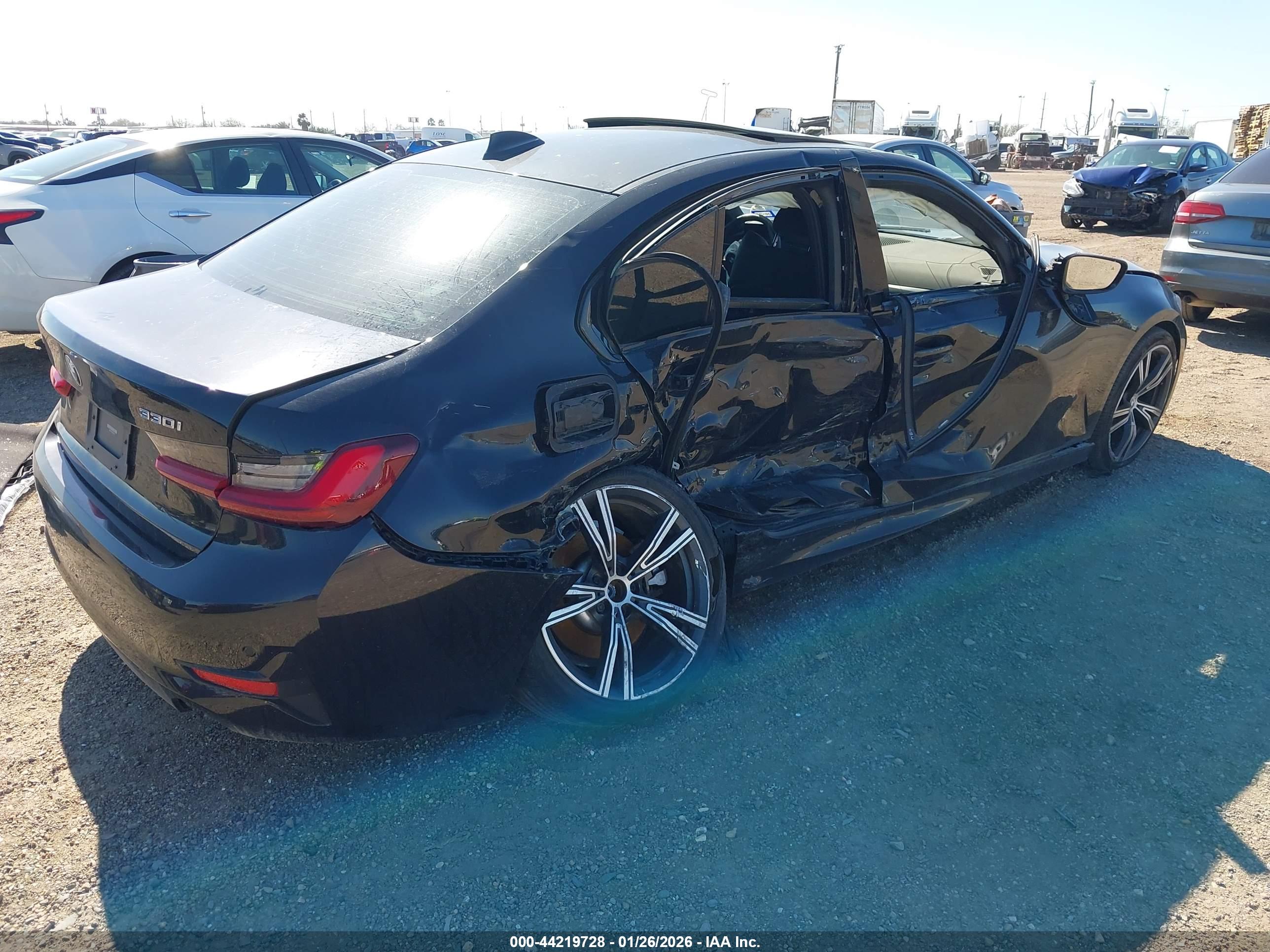 BMW 330I image 4