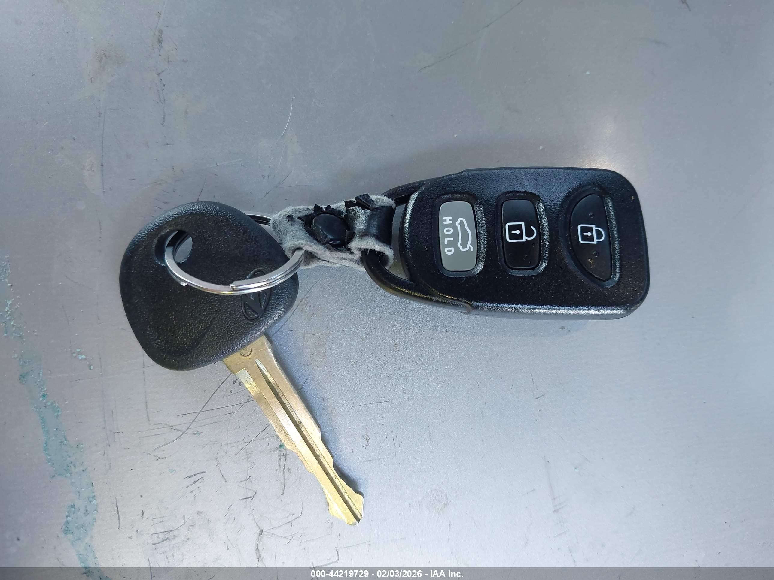 HYUNDAI ELANTRA image 11