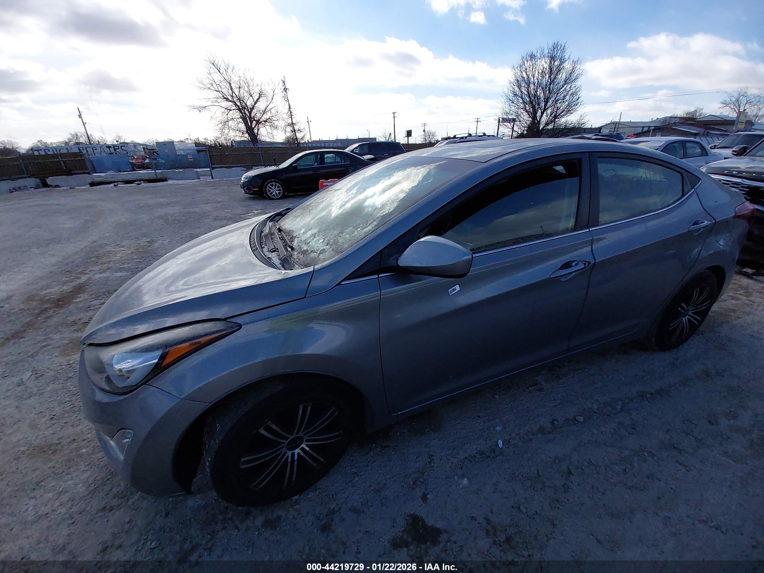 HYUNDAI ELANTRA image 2