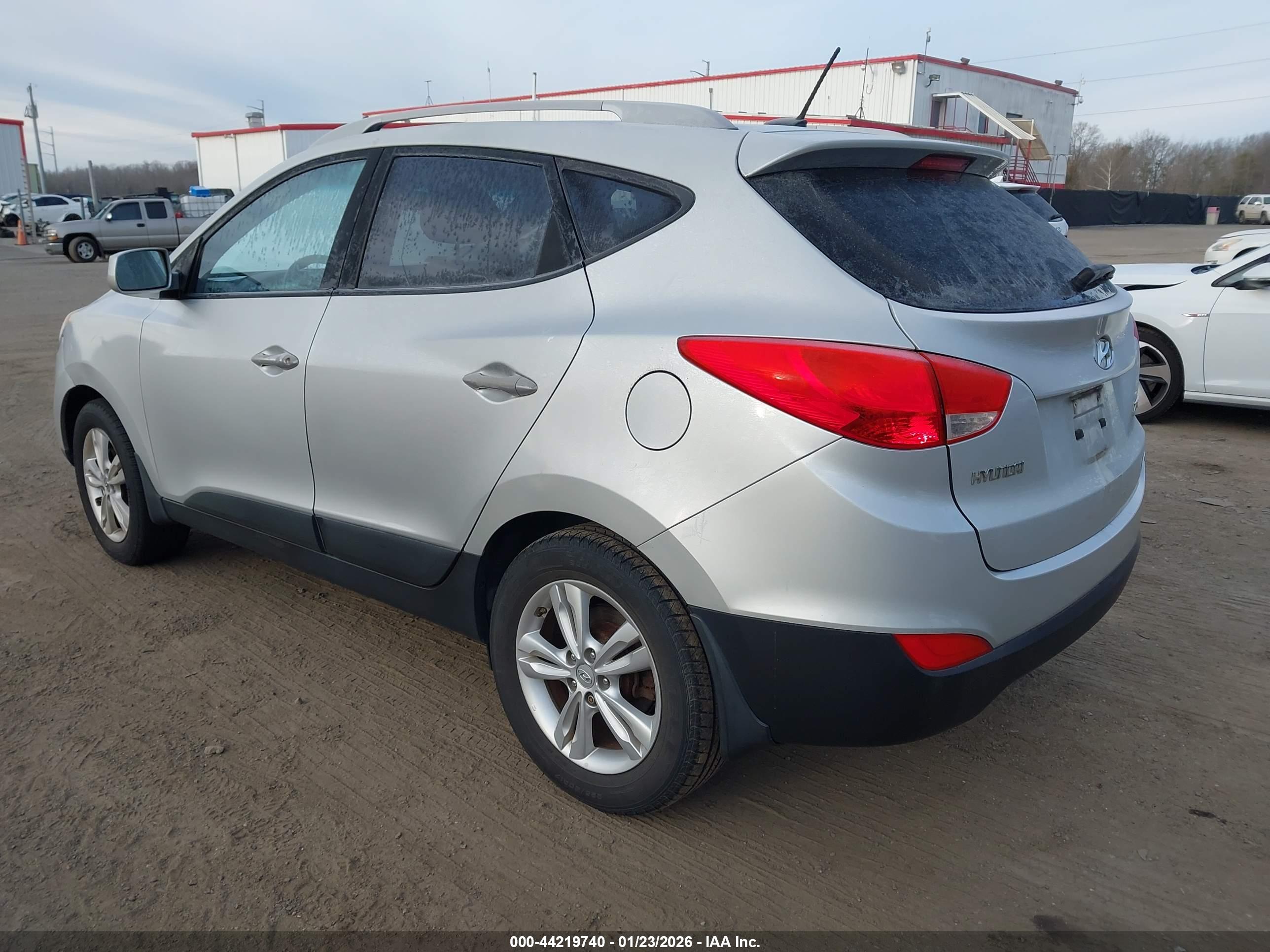 HYUNDAI TUCSON image 3