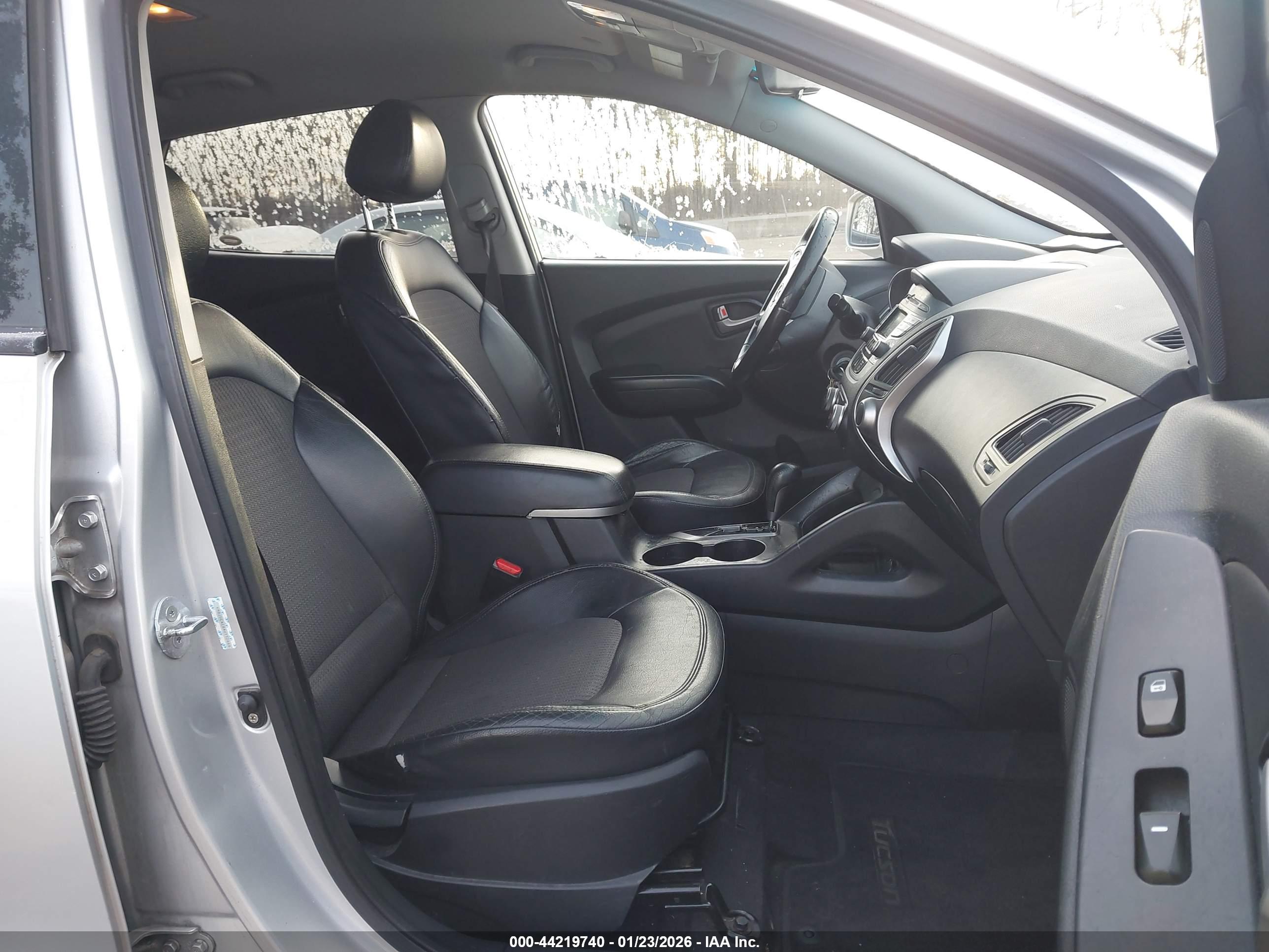 HYUNDAI TUCSON image 5