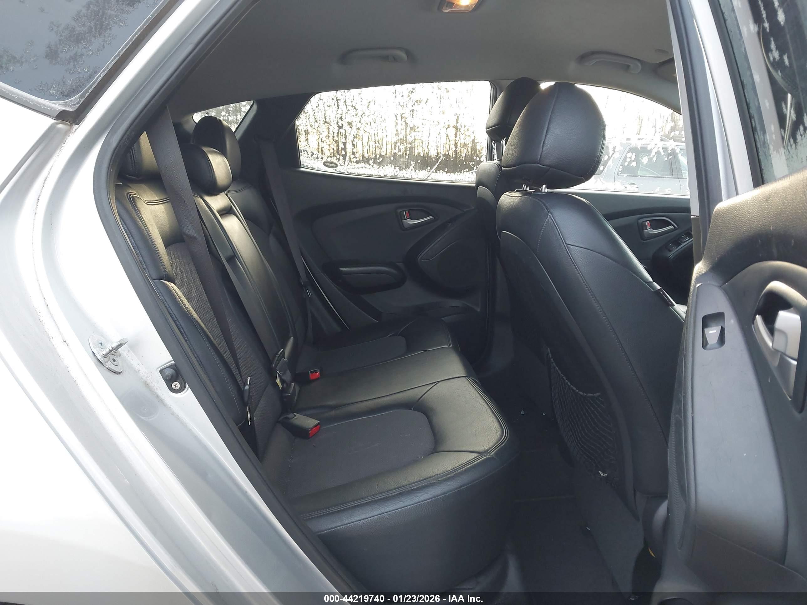 HYUNDAI TUCSON image 8