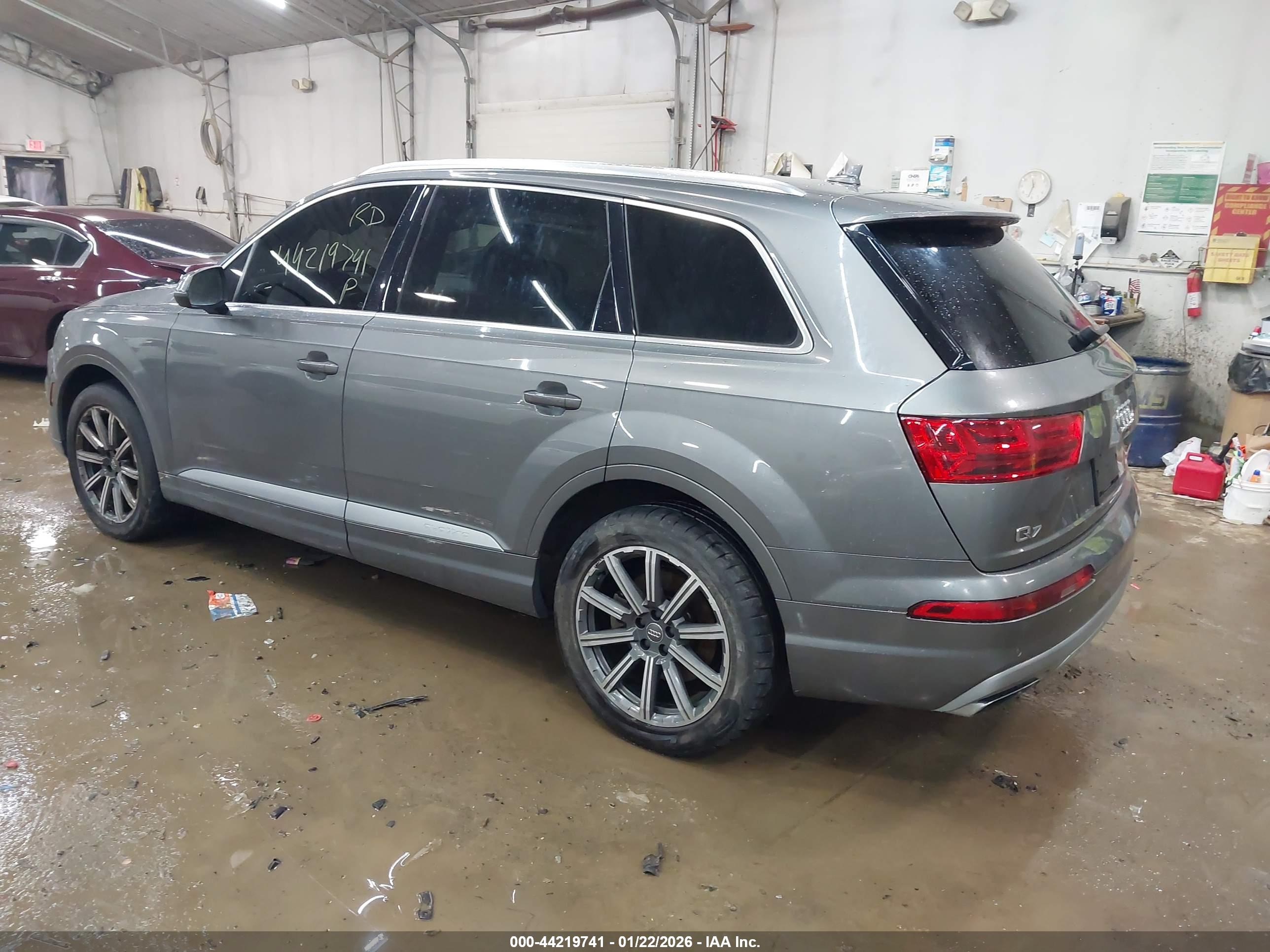 AUDI Q7 image 3