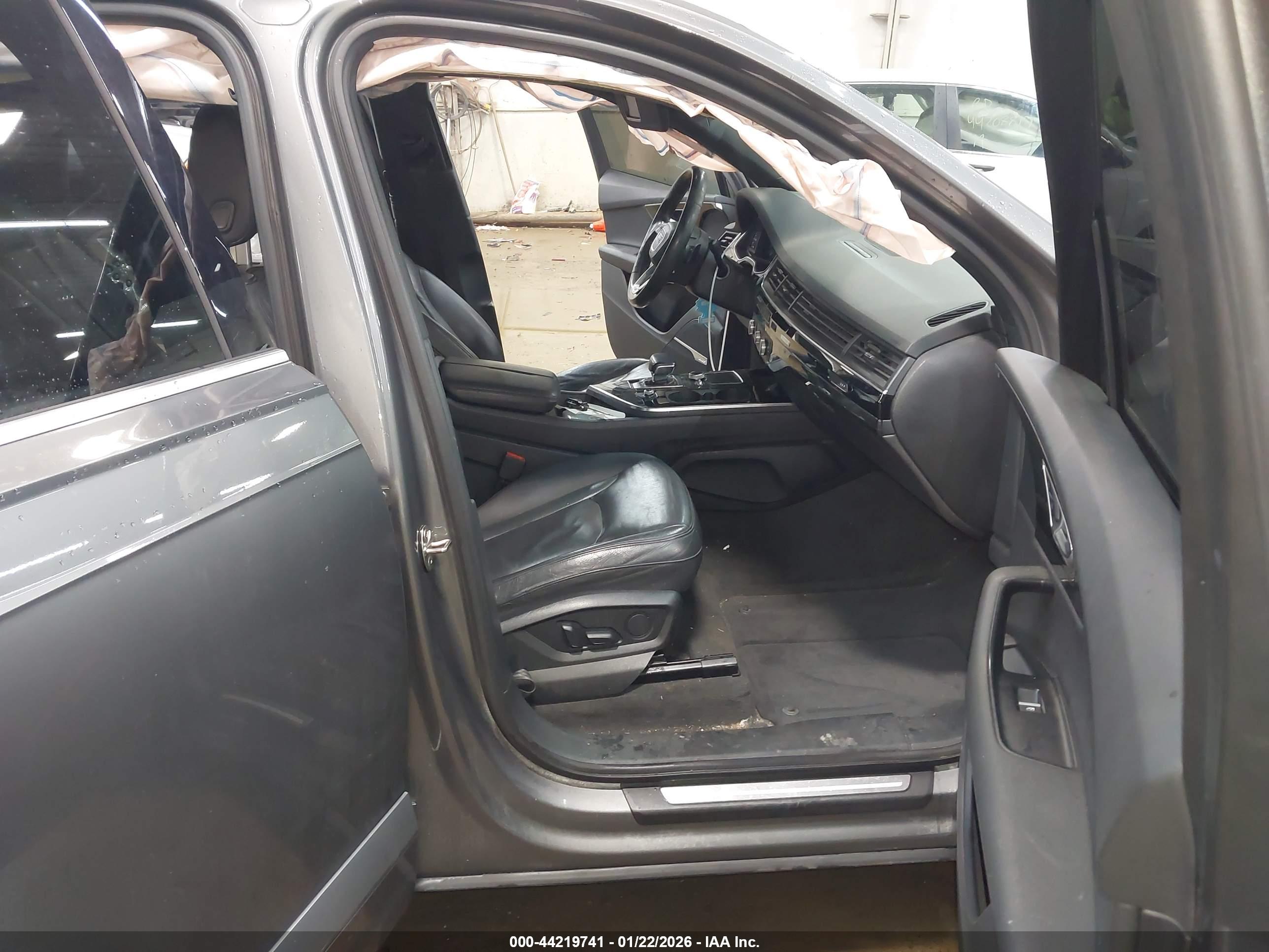 AUDI Q7 image 5
