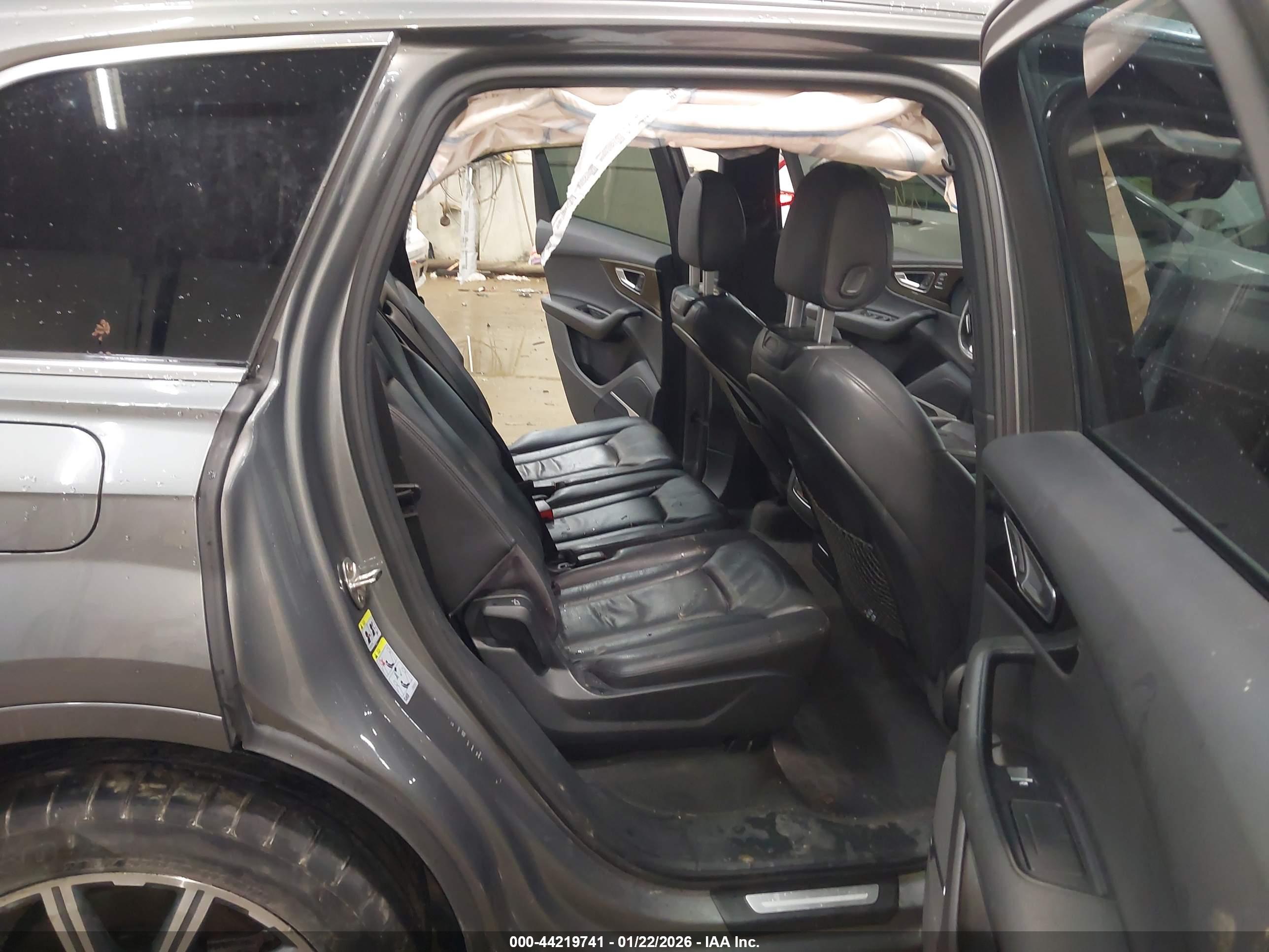 AUDI Q7 image 8