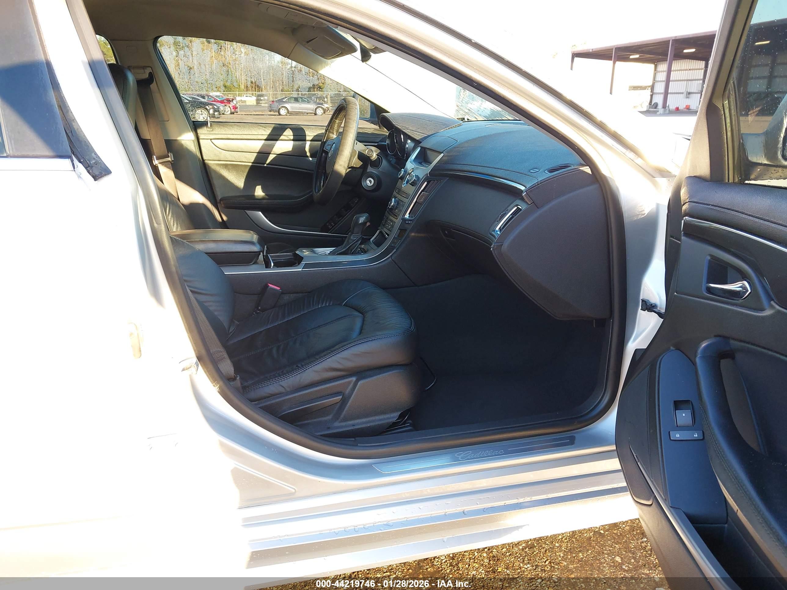 CADILLAC CTS image 5