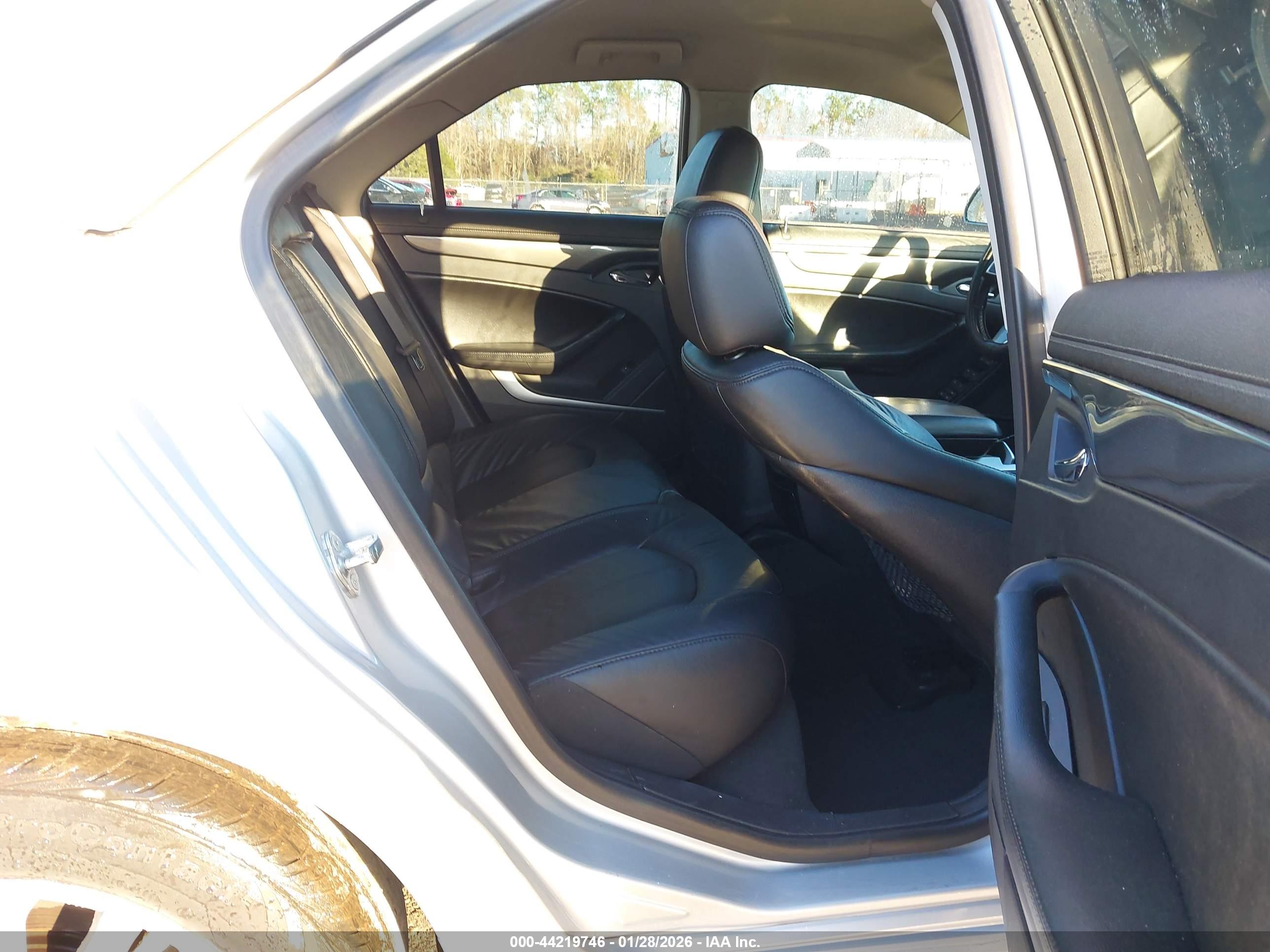 CADILLAC CTS image 8