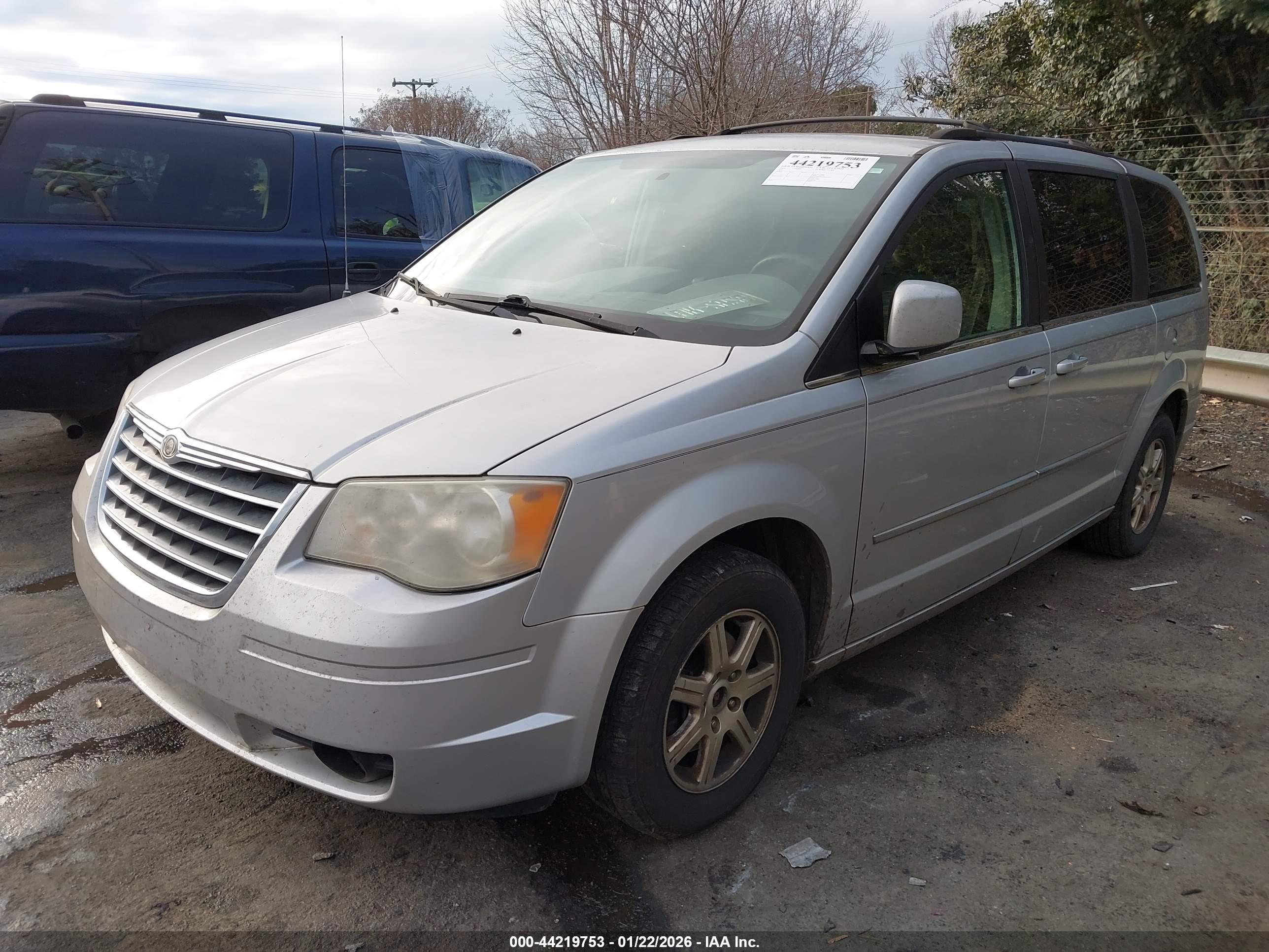 CHRYSLER TOWN image 2