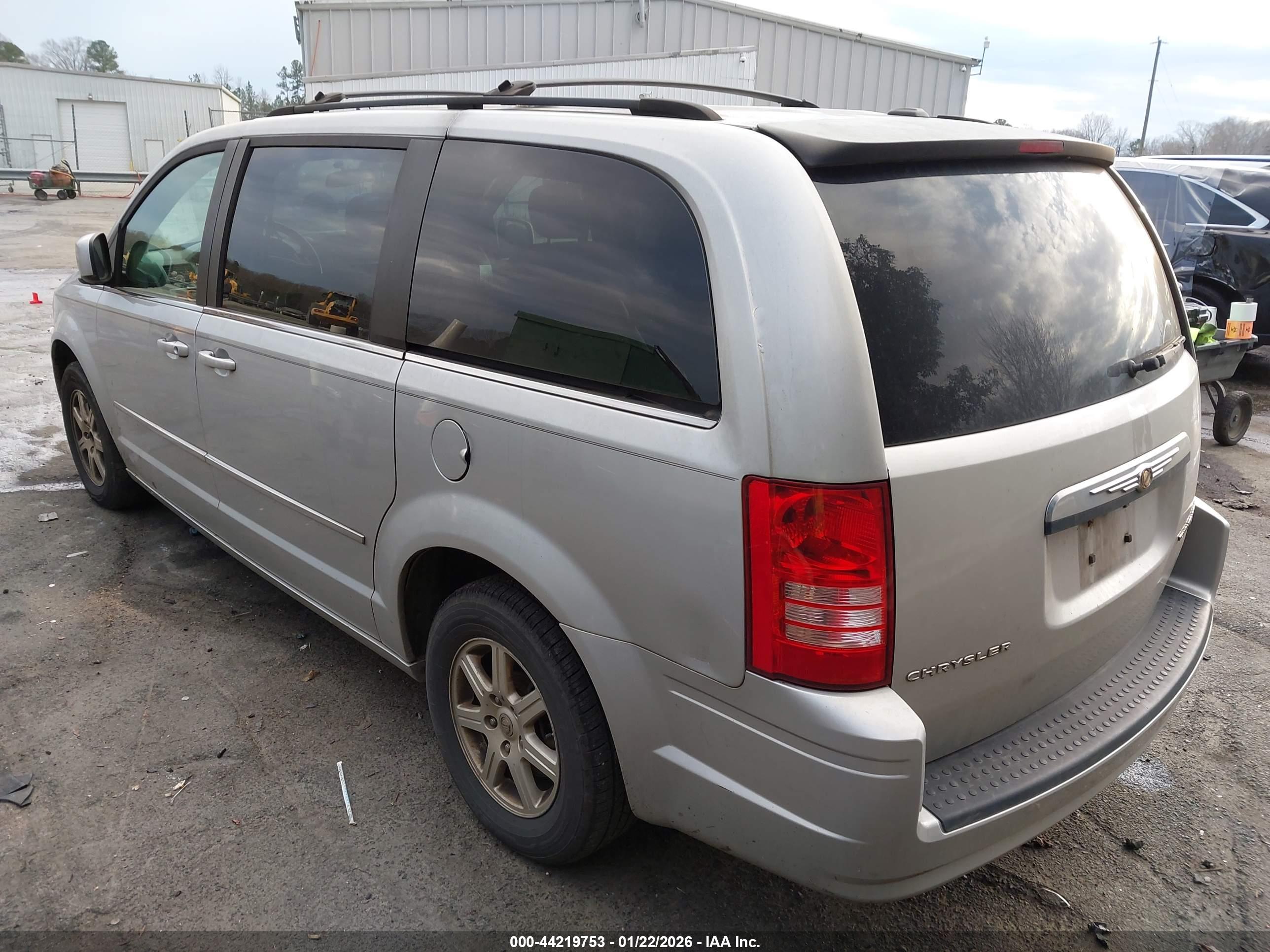 CHRYSLER TOWN image 3