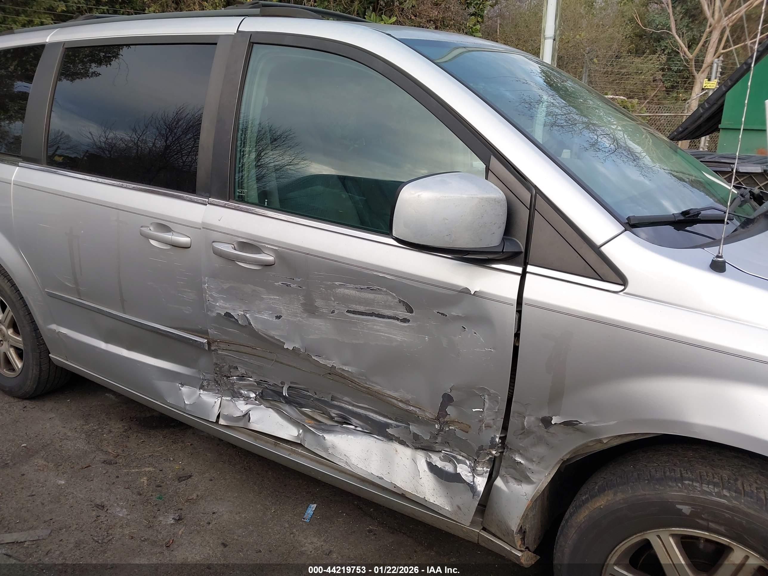 CHRYSLER TOWN image 6