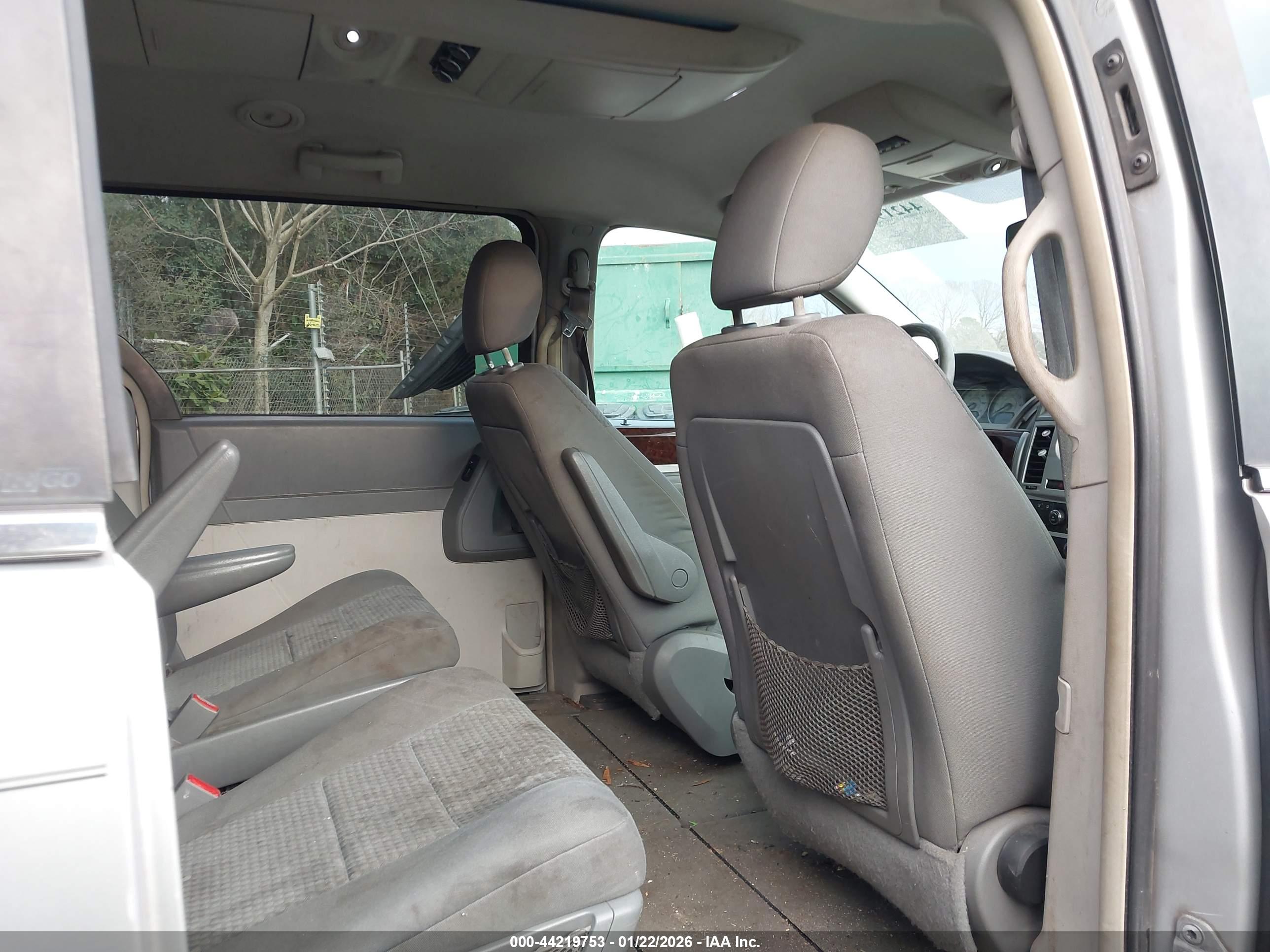CHRYSLER TOWN image 8