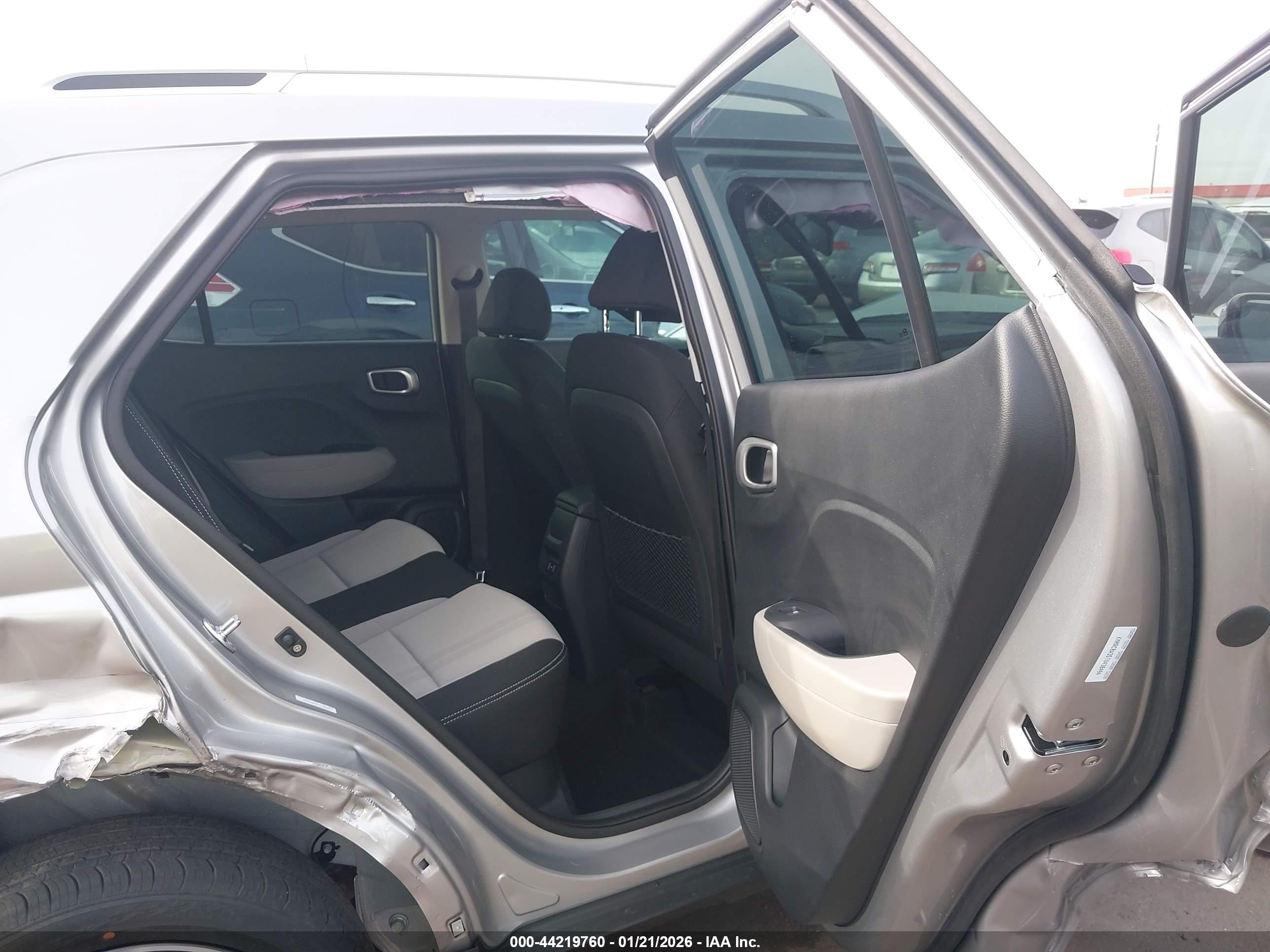HYUNDAI VENUE image 8