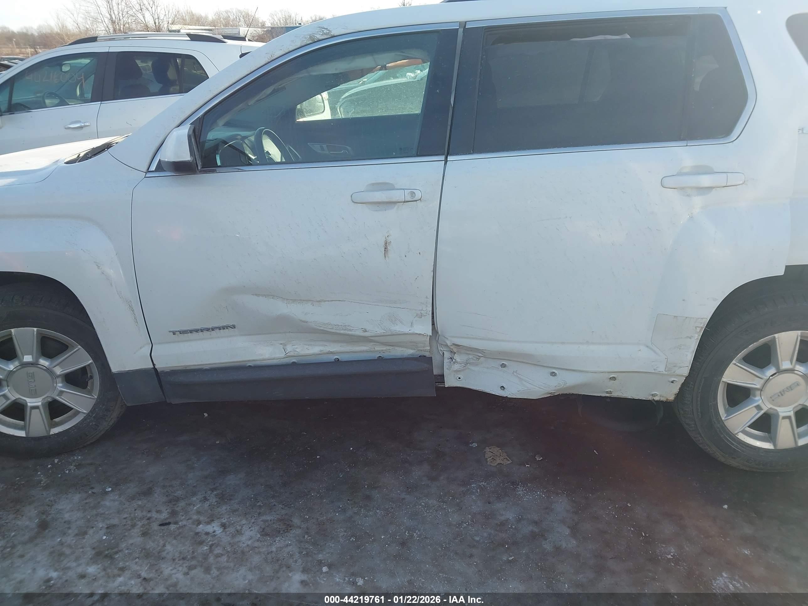 GMC TERRAIN image 6