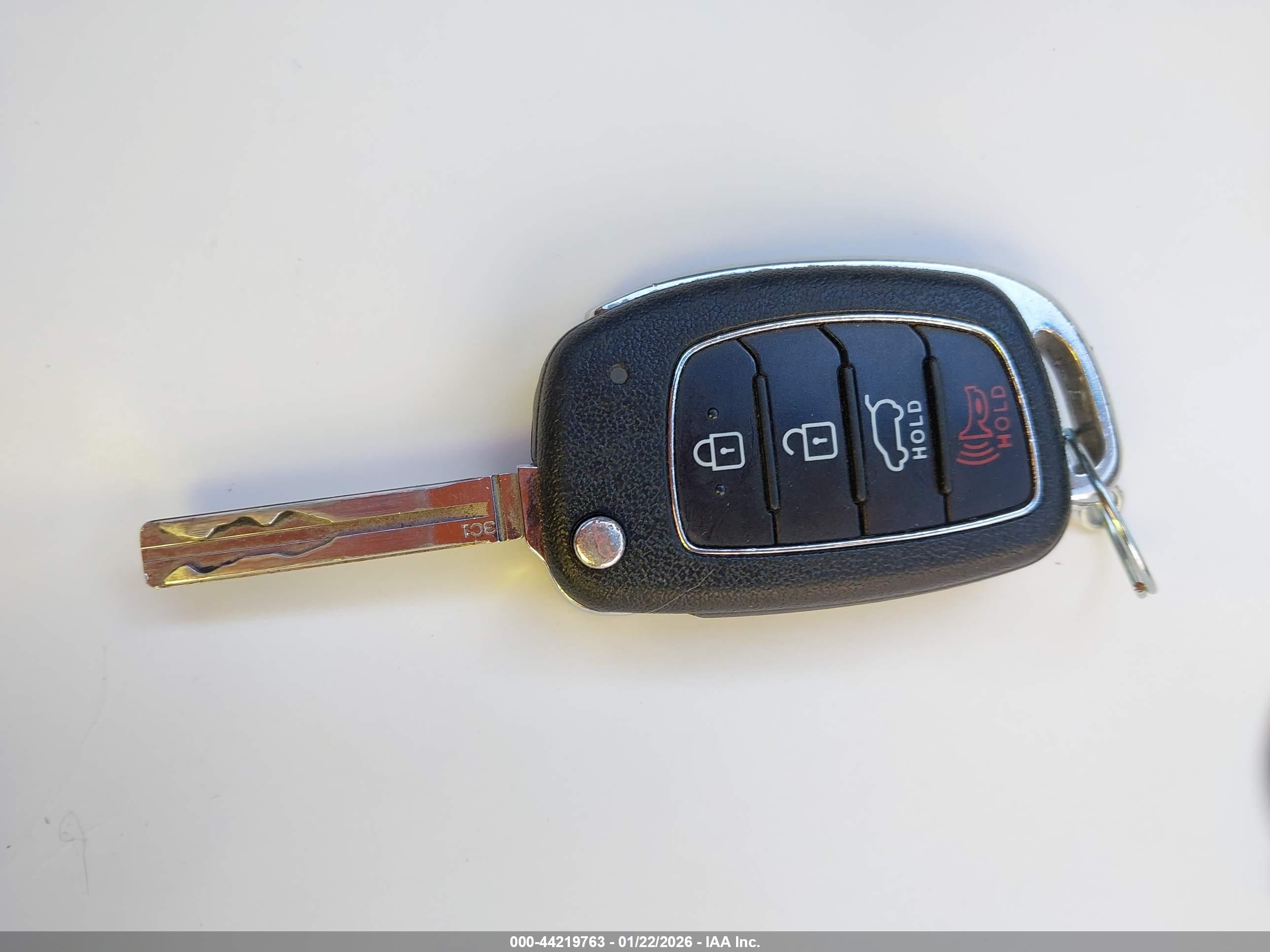 HYUNDAI TUCSON image 11
