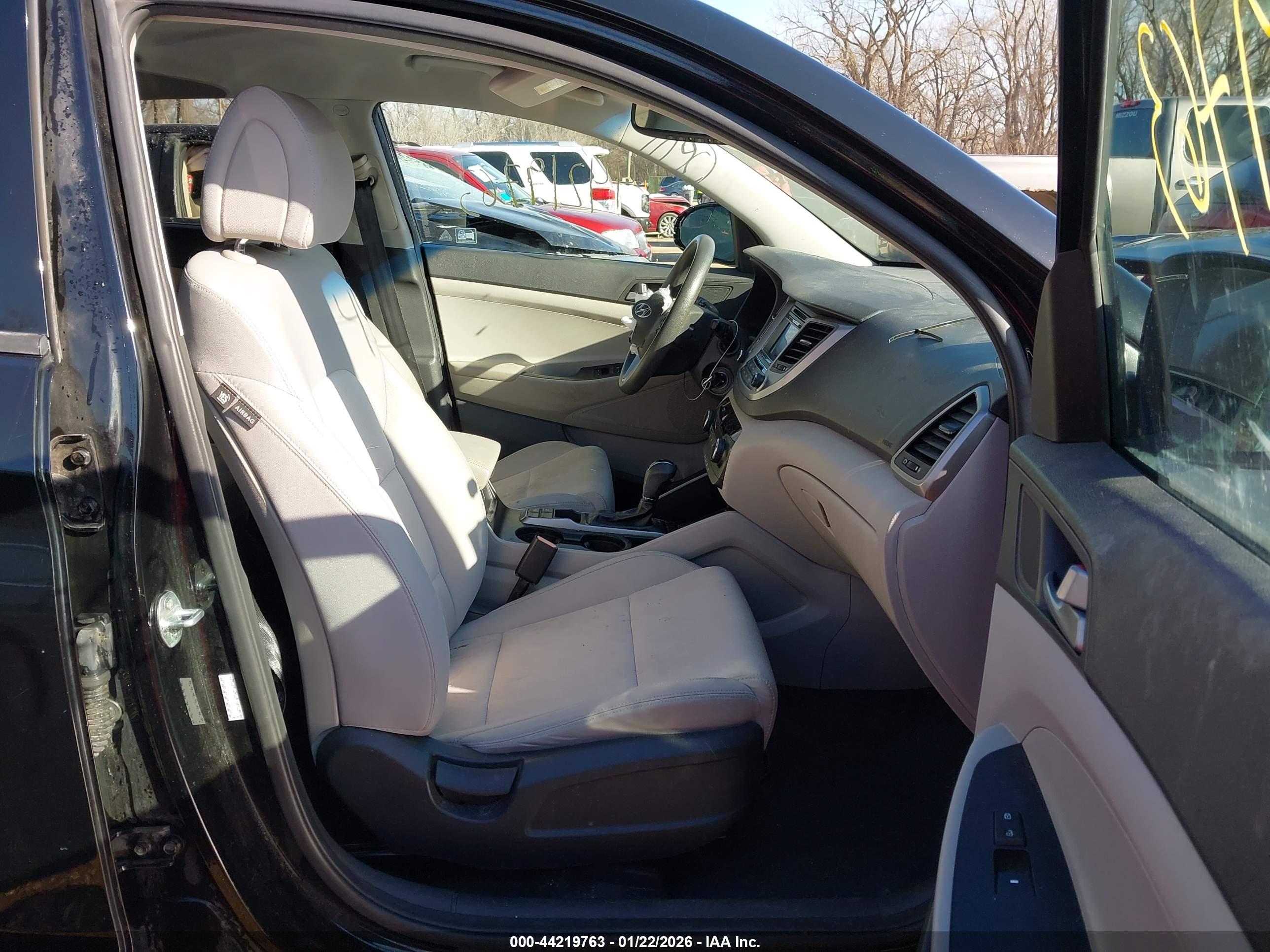 HYUNDAI TUCSON image 5