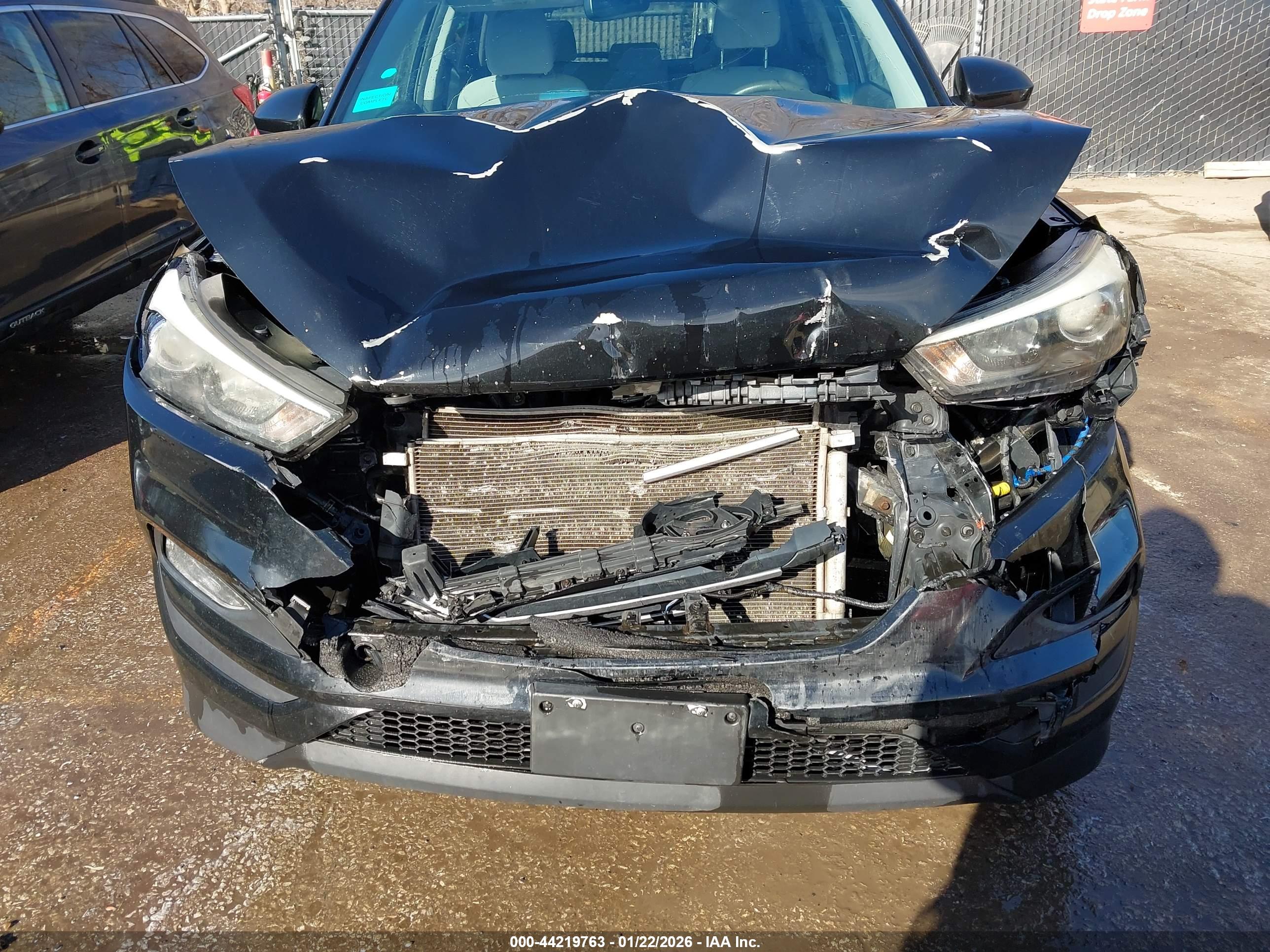 HYUNDAI TUCSON image 6