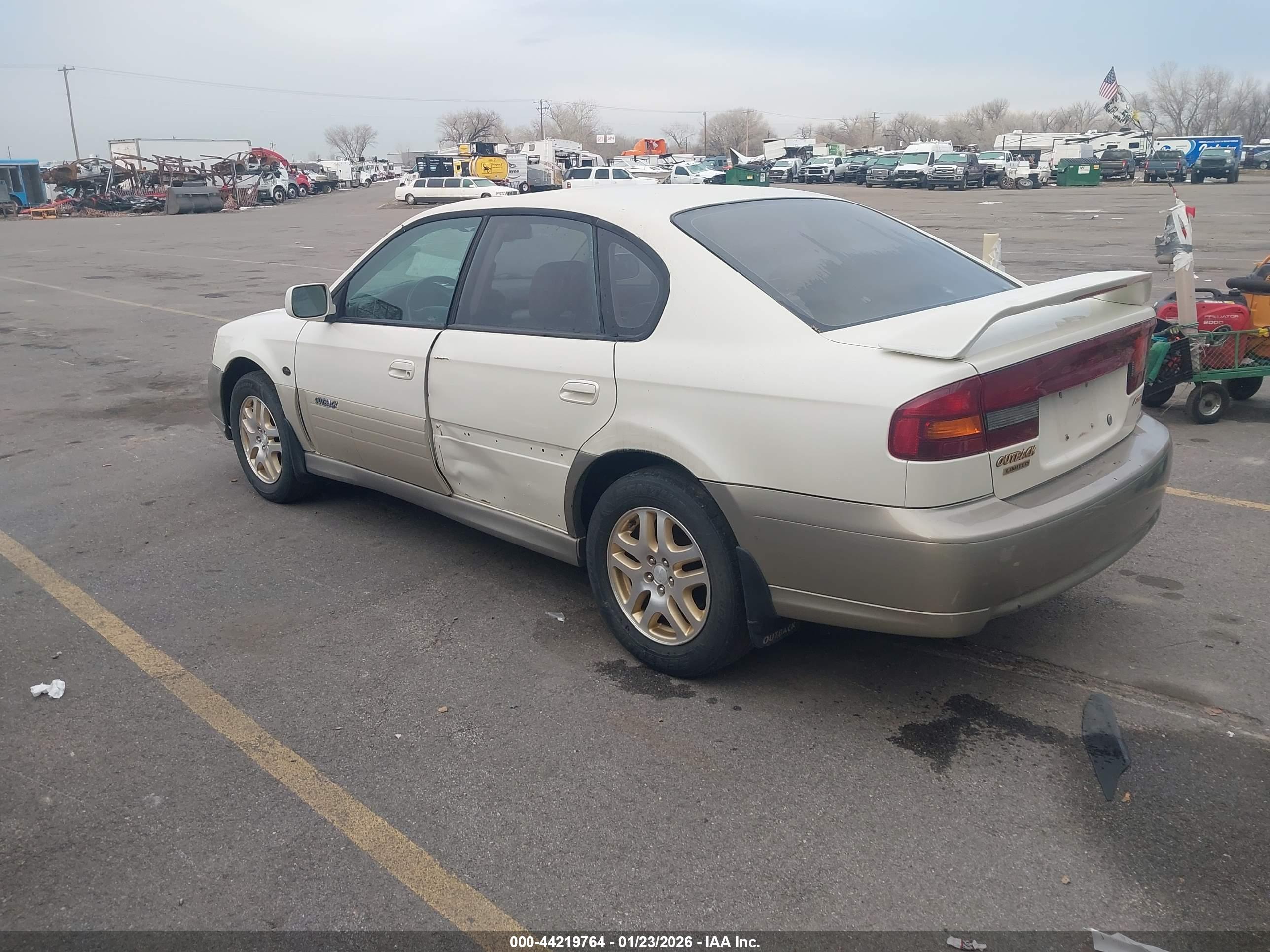 SUBARU OUTBACK image 3