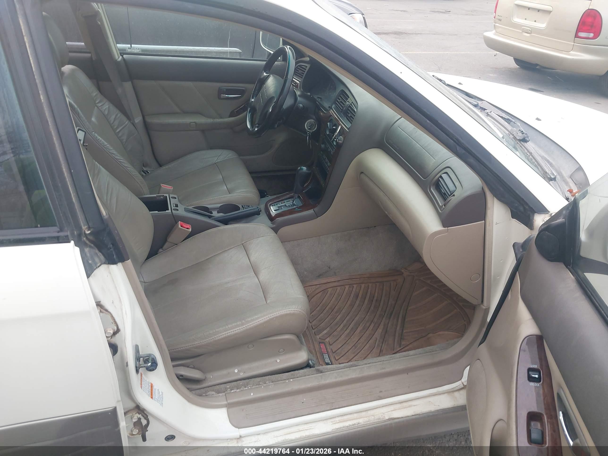 SUBARU OUTBACK image 5