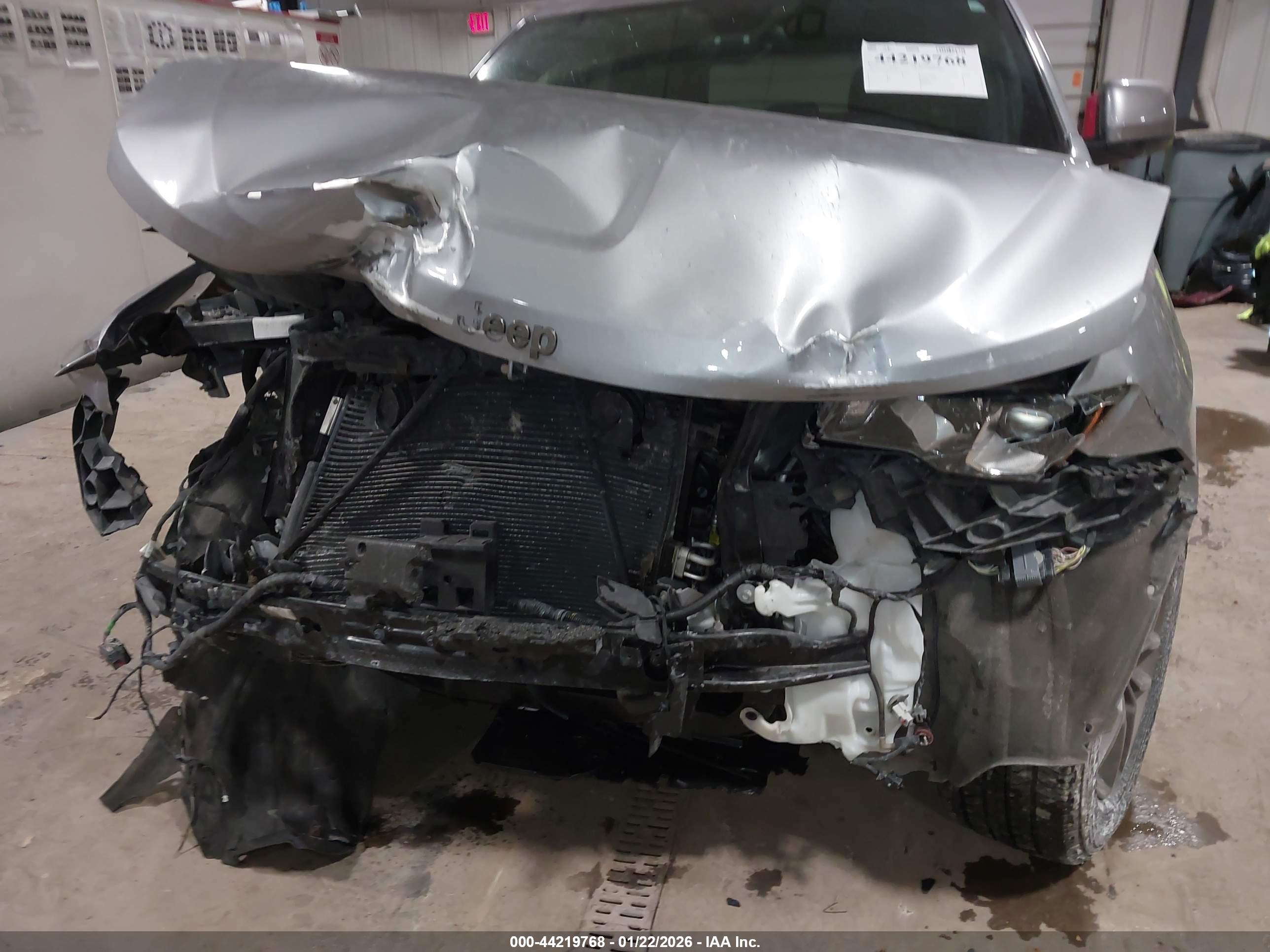 JEEP GRAND image 6