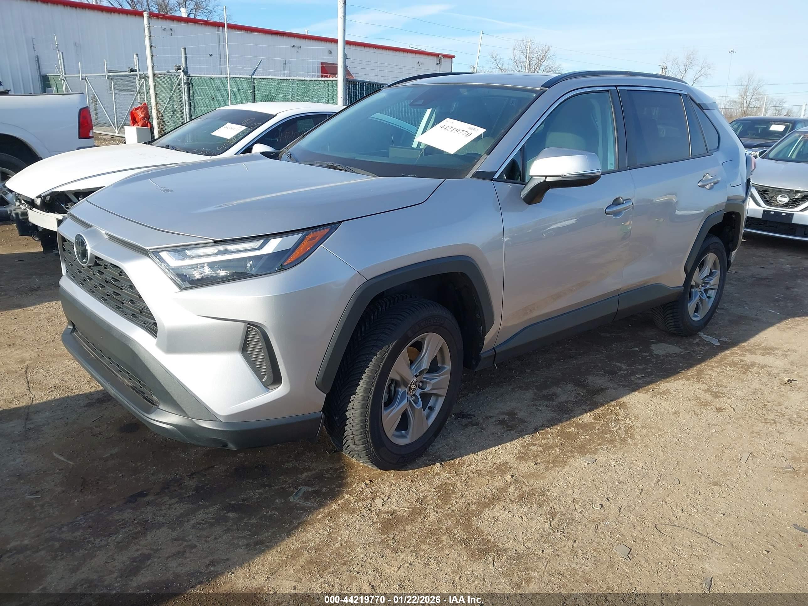 TOYOTA RAV4 image 2