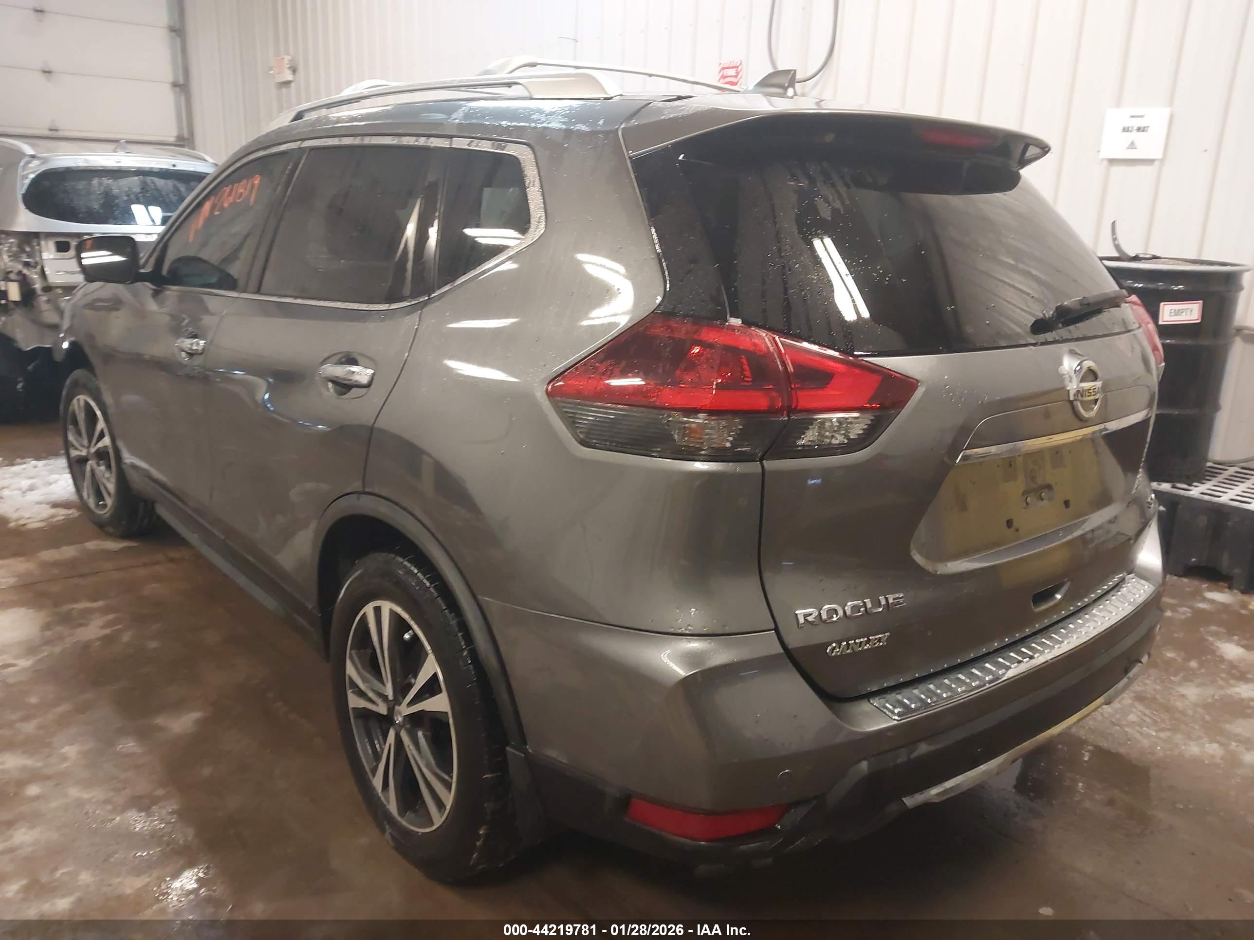 NISSAN ROGUE image 3