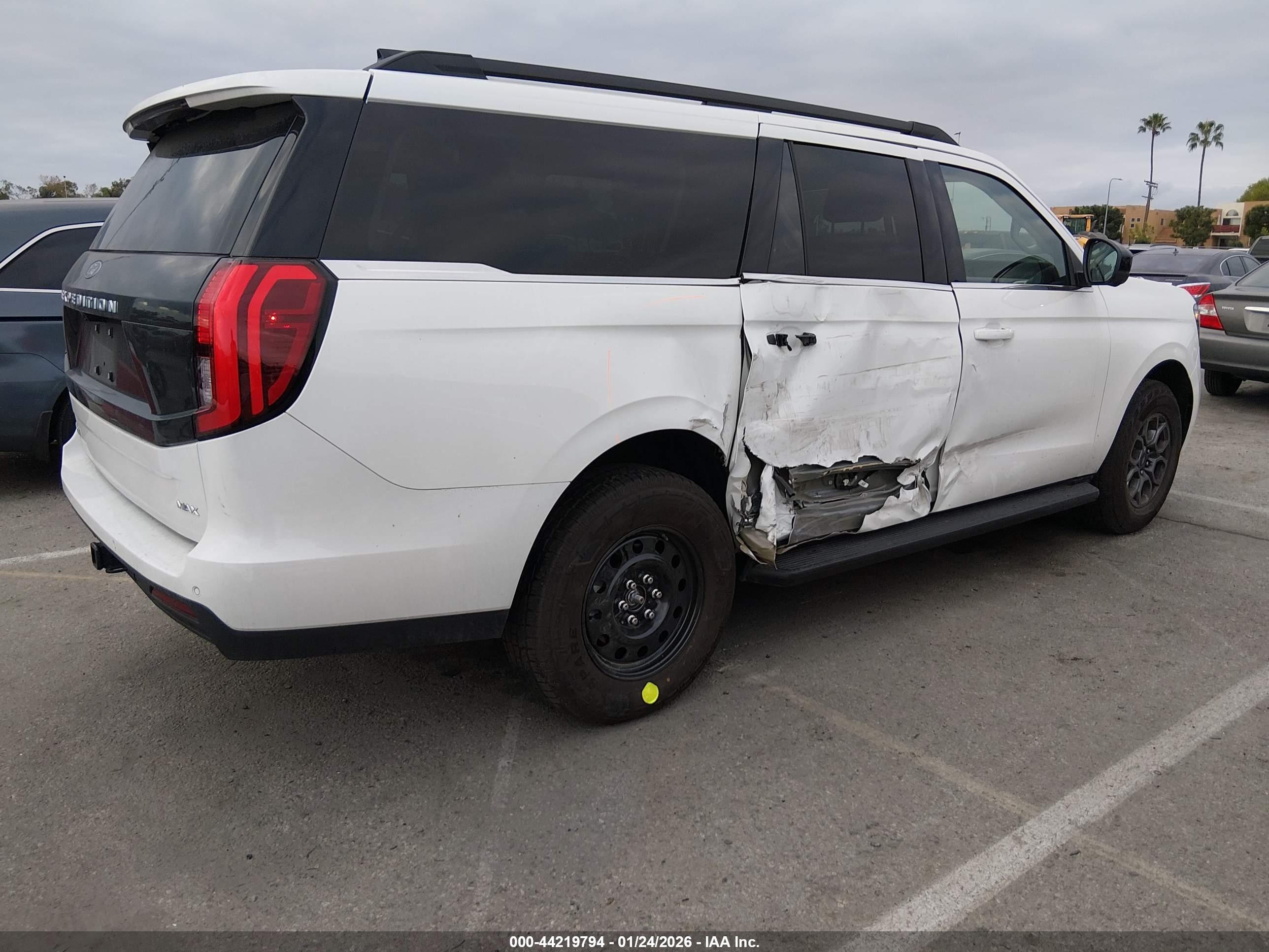 FORD EXPEDITION image 4