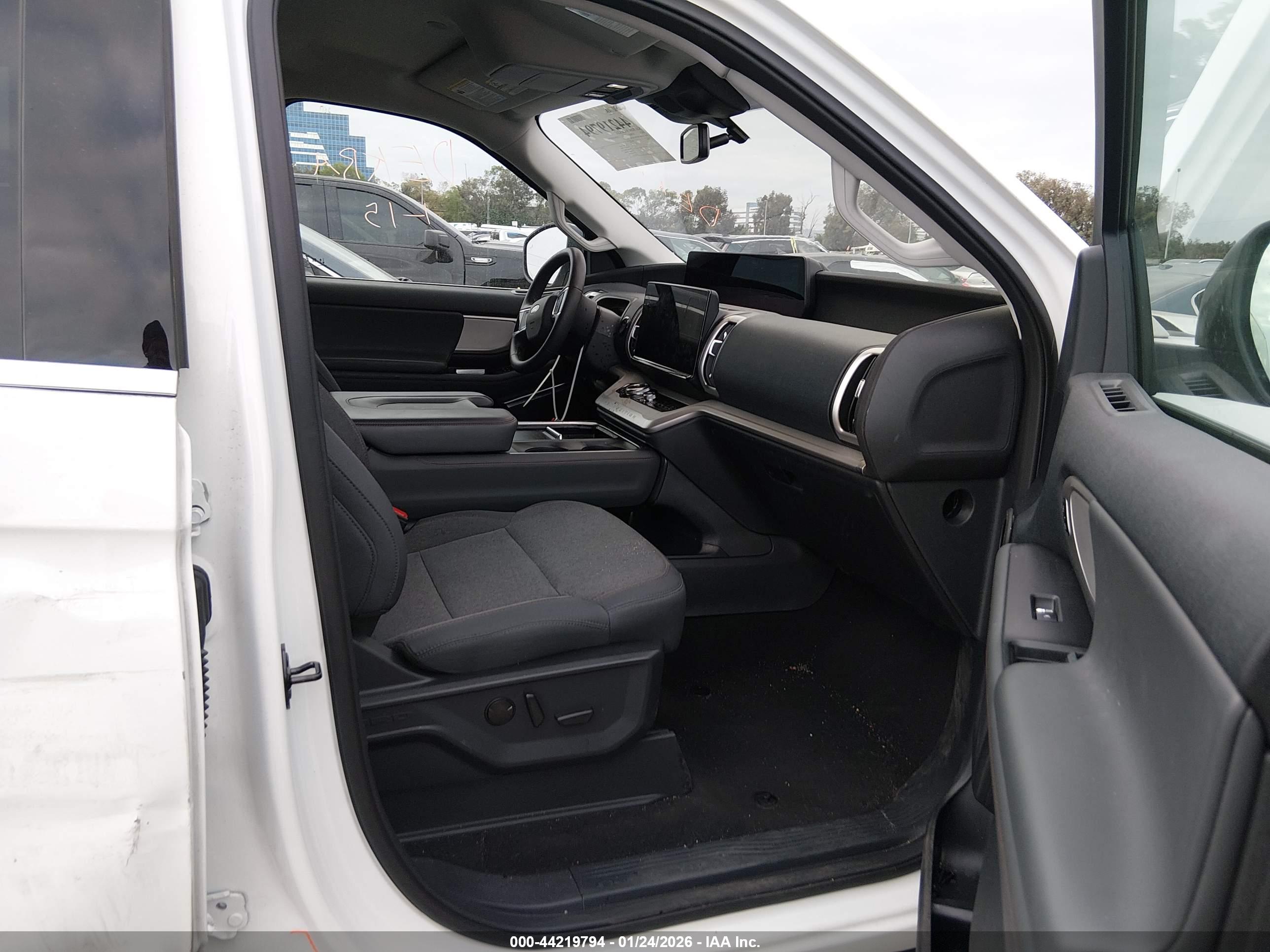 FORD EXPEDITION image 5