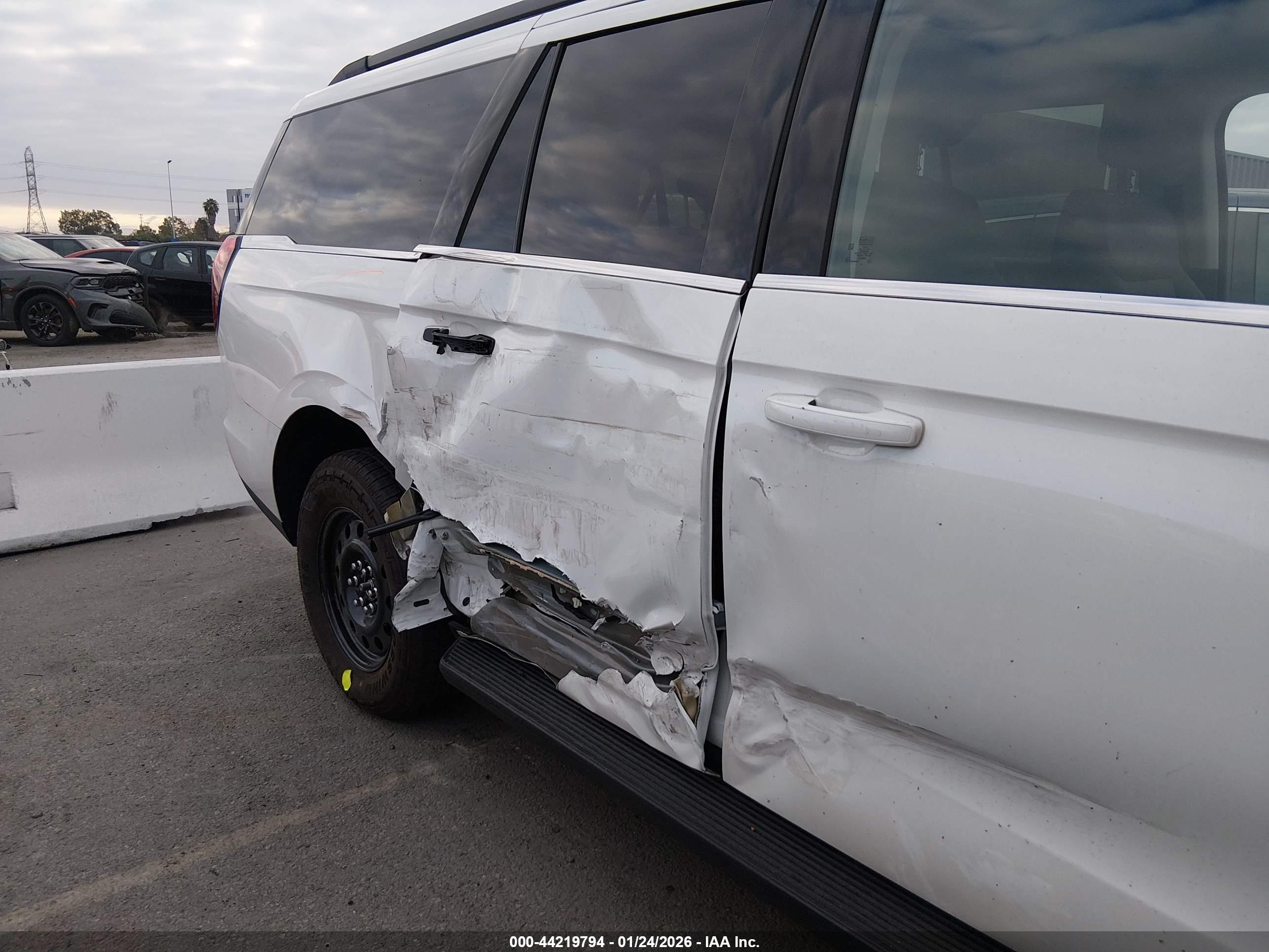 FORD EXPEDITION image 6