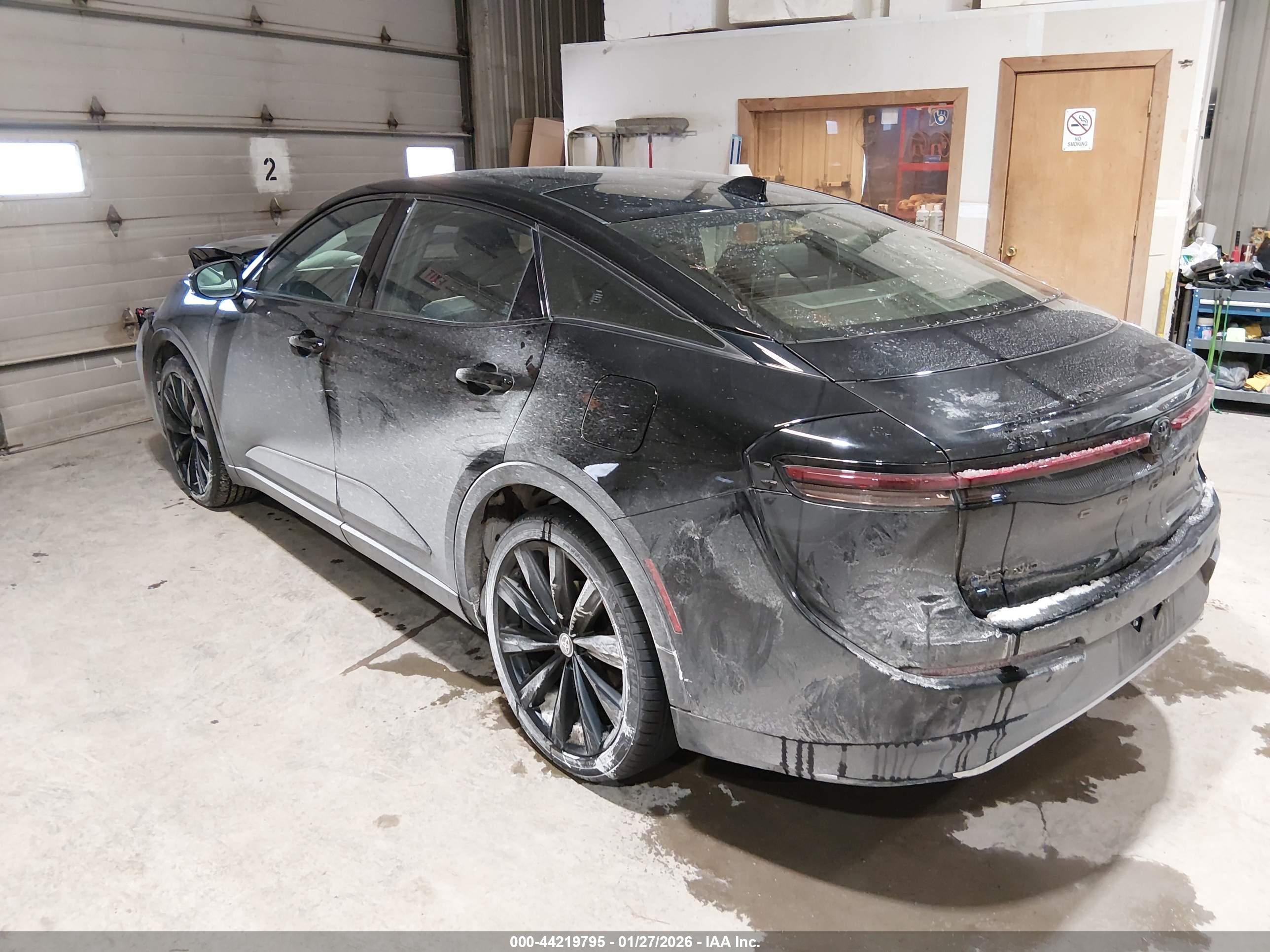 TOYOTA CROWN image 3
