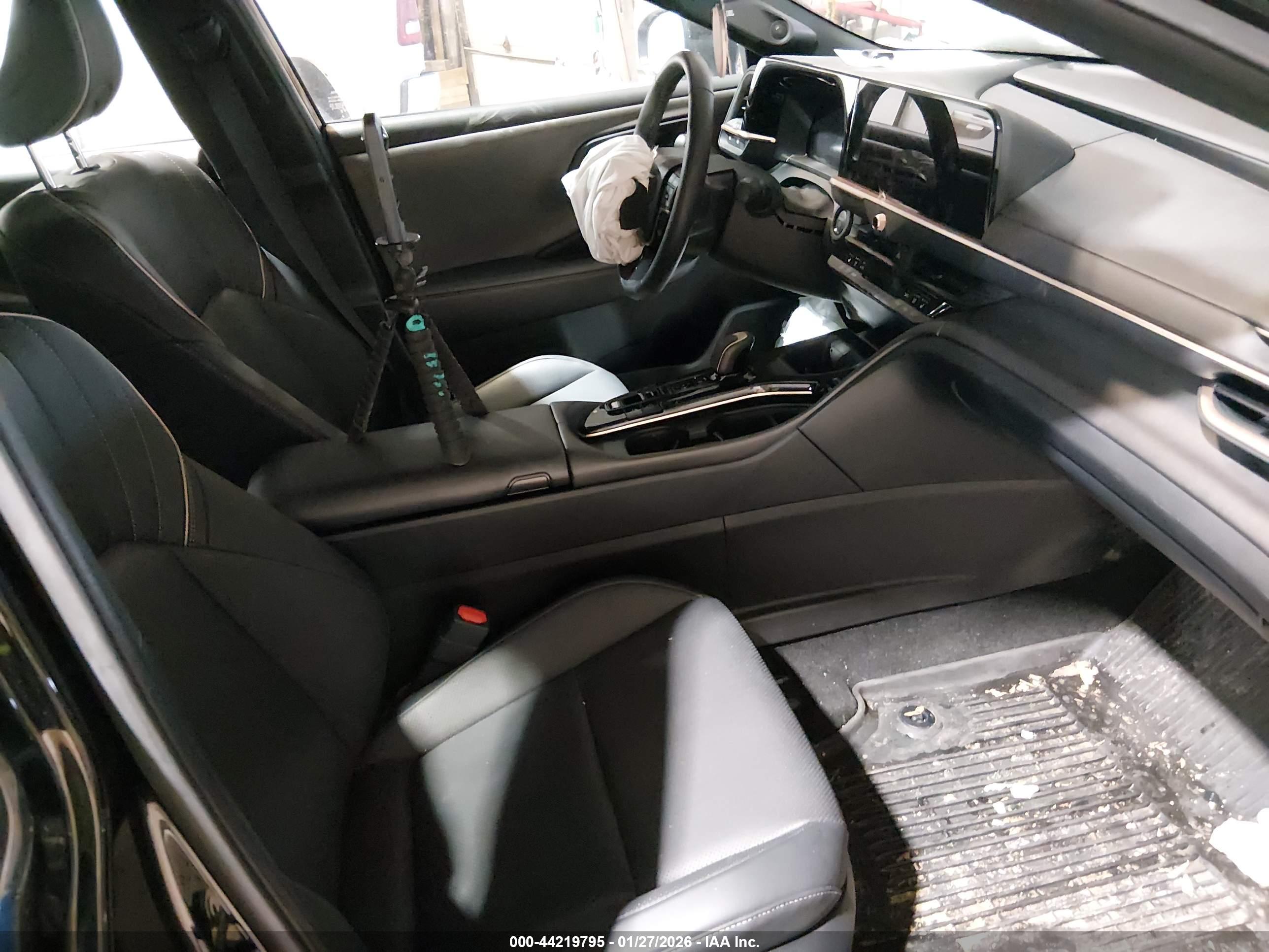 TOYOTA CROWN image 5