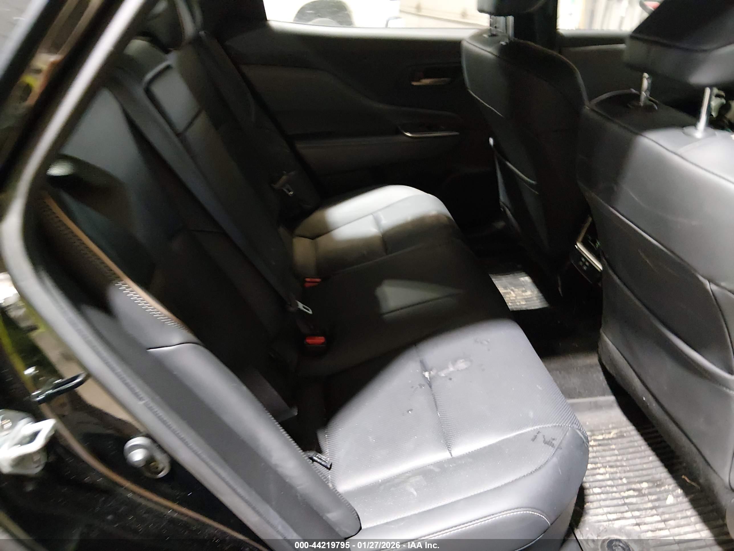 TOYOTA CROWN image 8