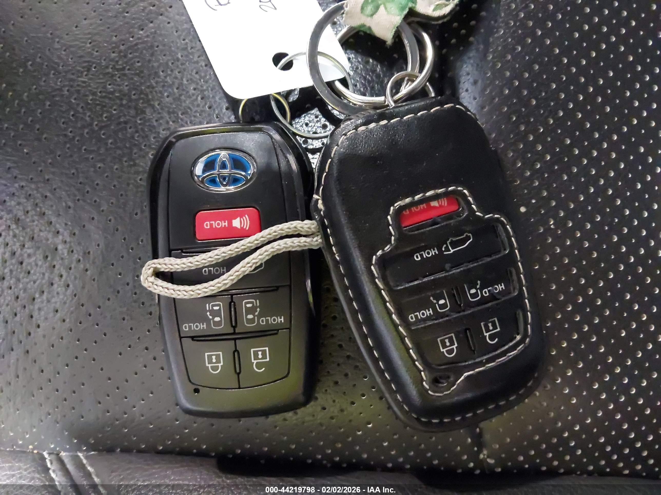 TOYOTA SIENNA image 11