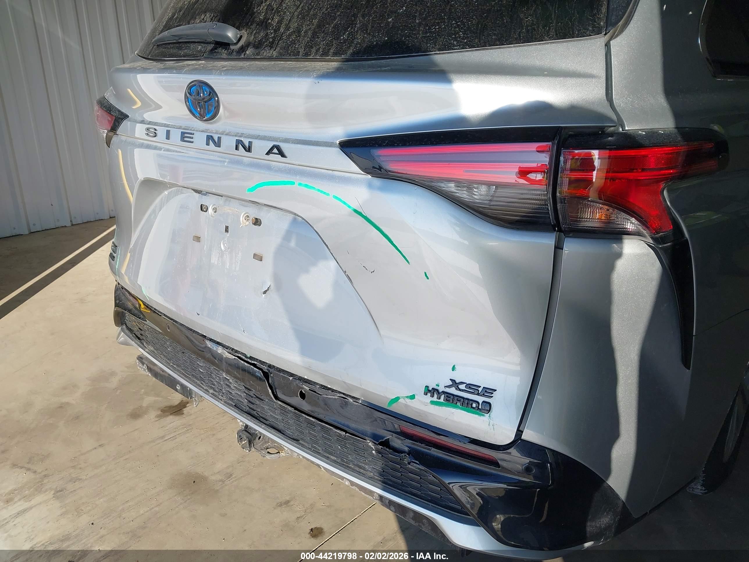 TOYOTA SIENNA image 6