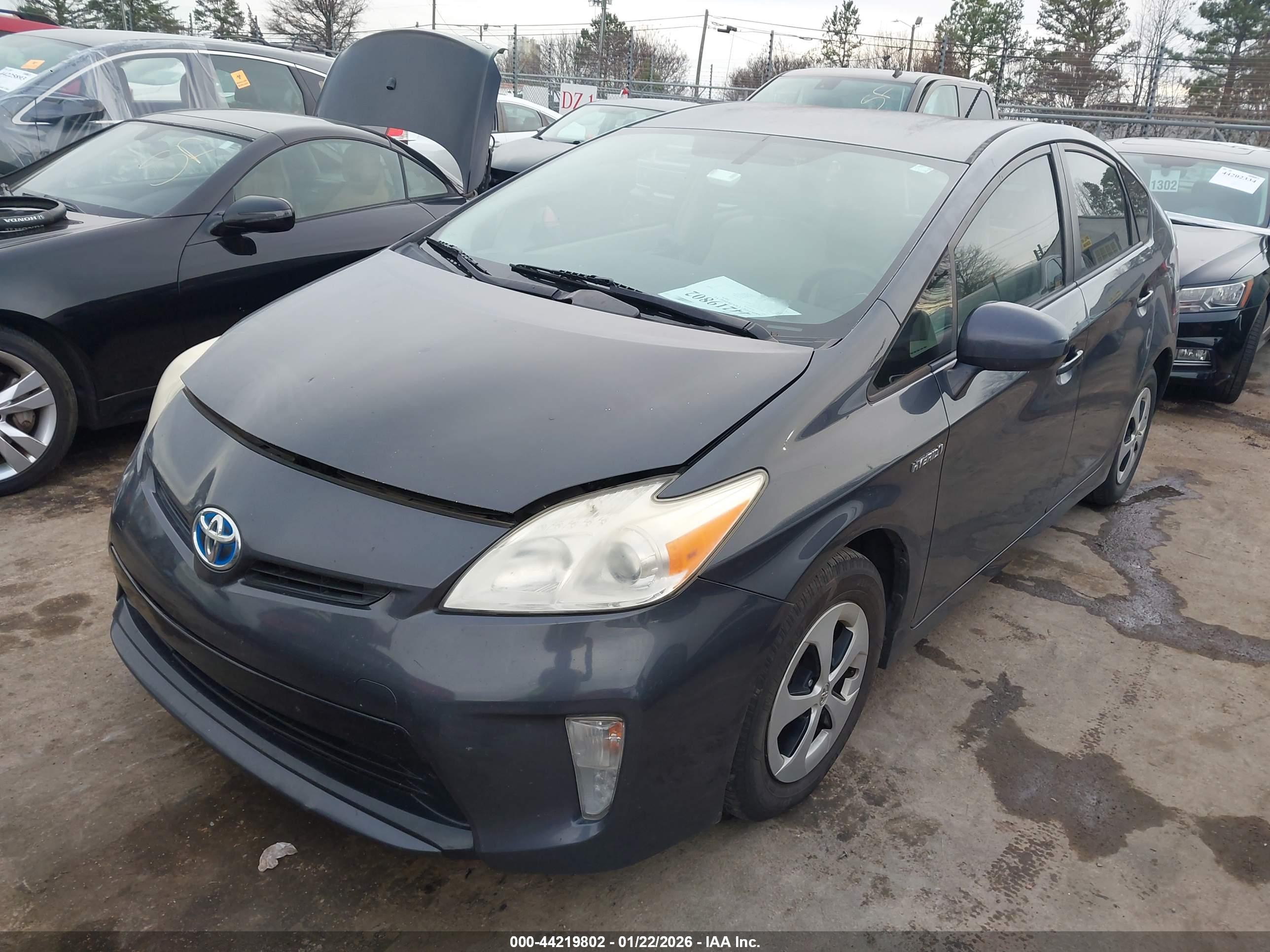 TOYOTA PRIUS image 2