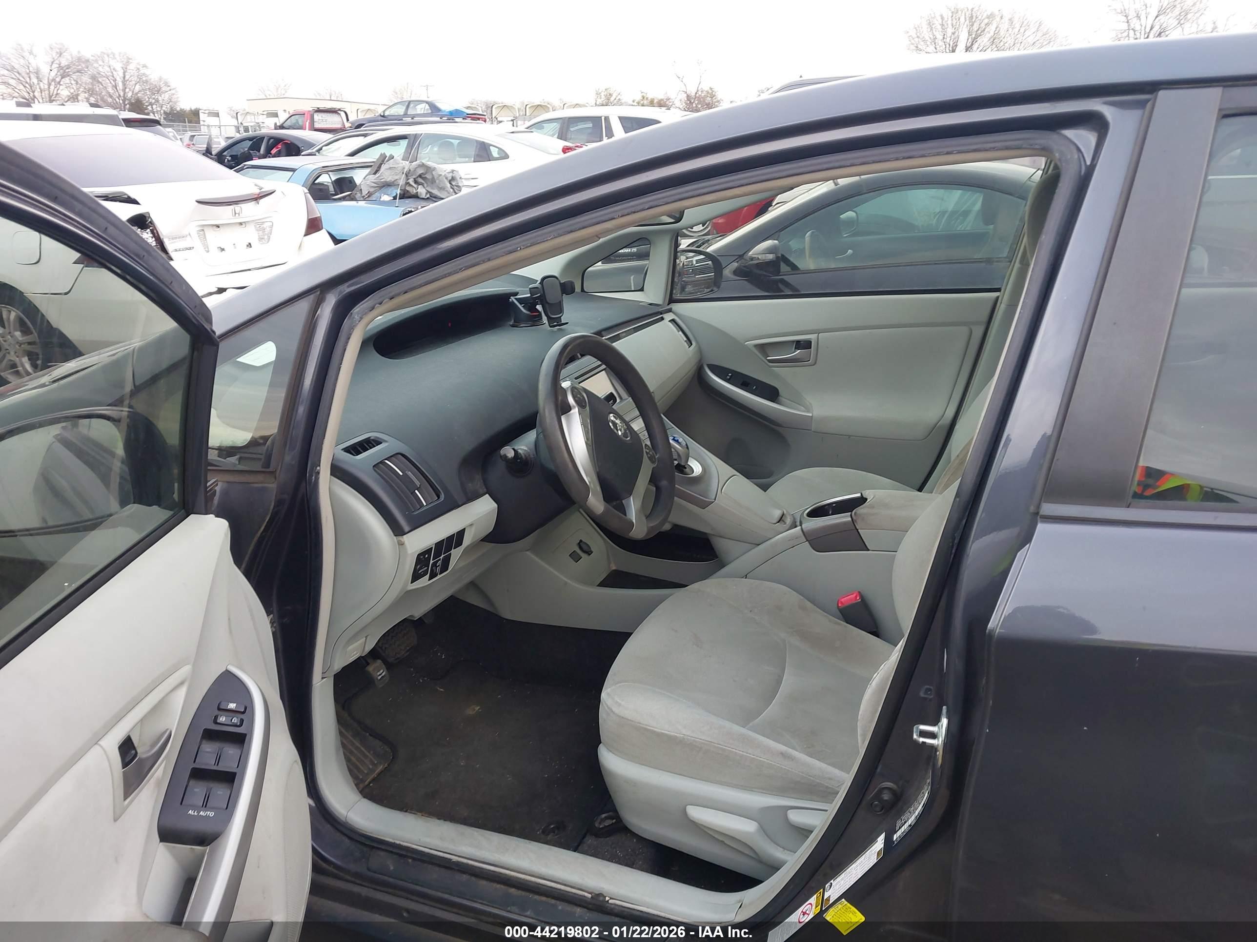 TOYOTA PRIUS image 5