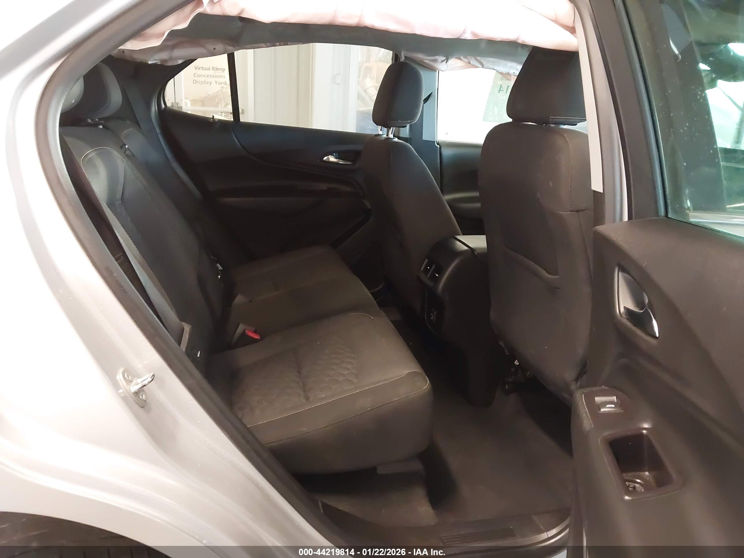 CHEVROLET EQUINOX image 8