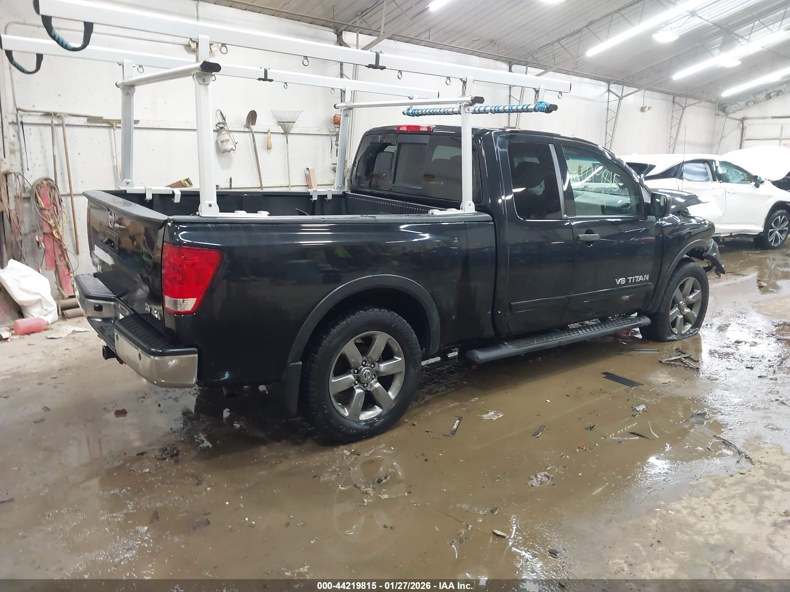NISSAN TITAN image 4