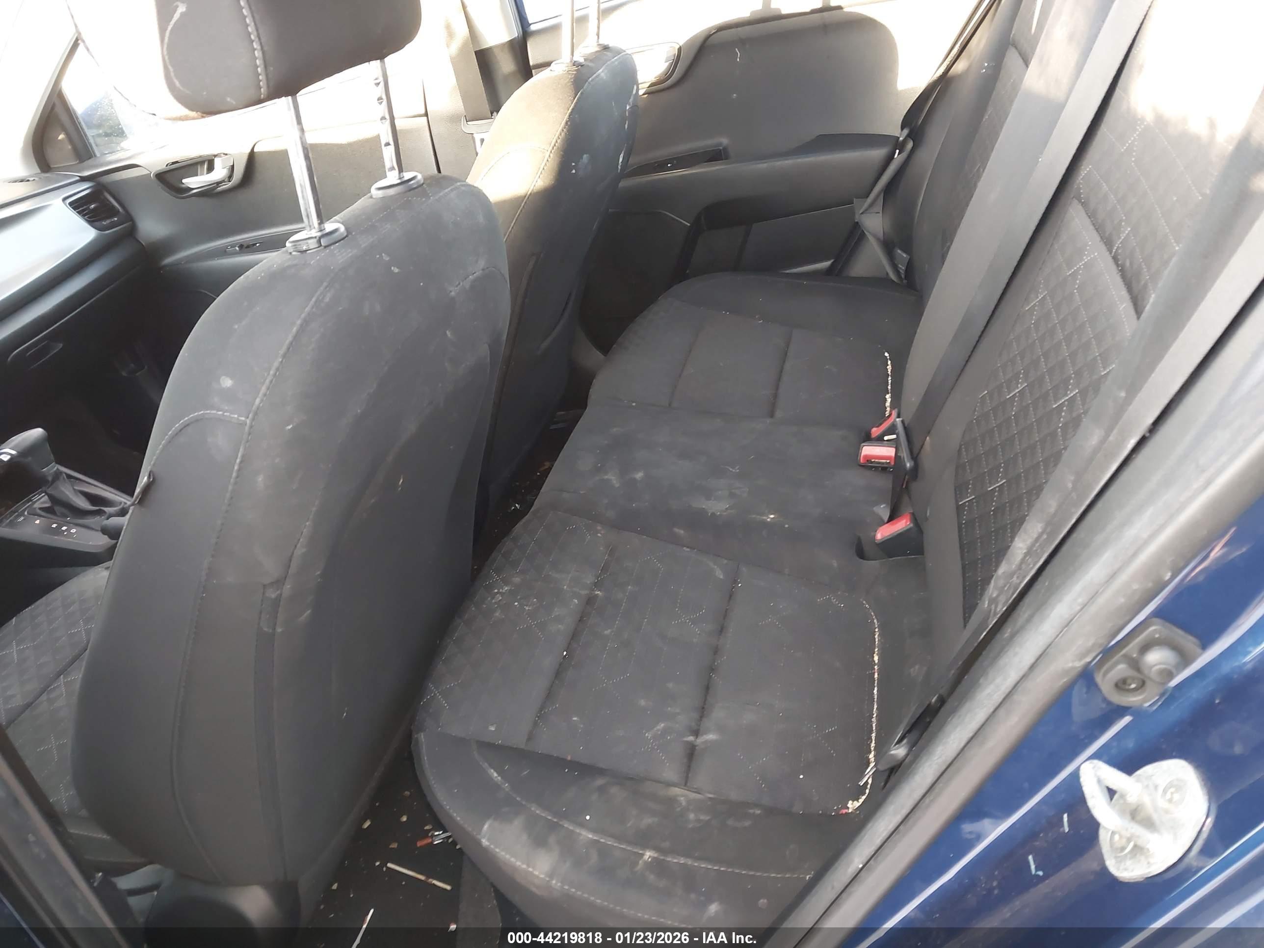 KIA RIO image 8