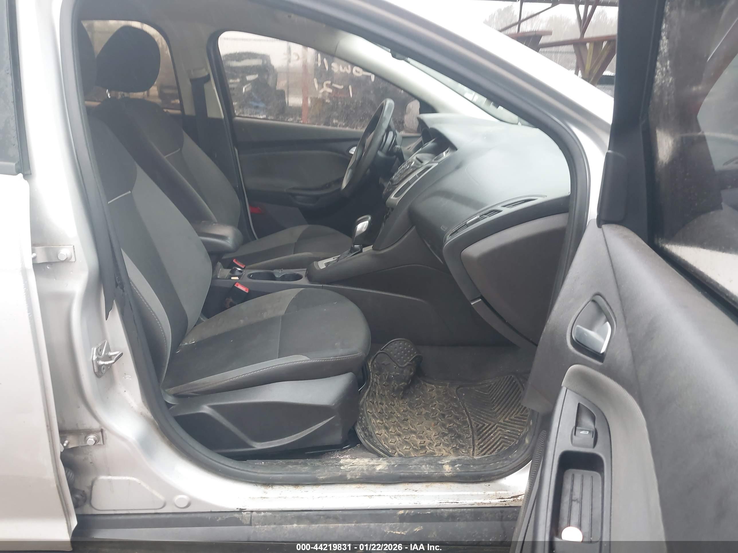 FORD FOCUS image 5