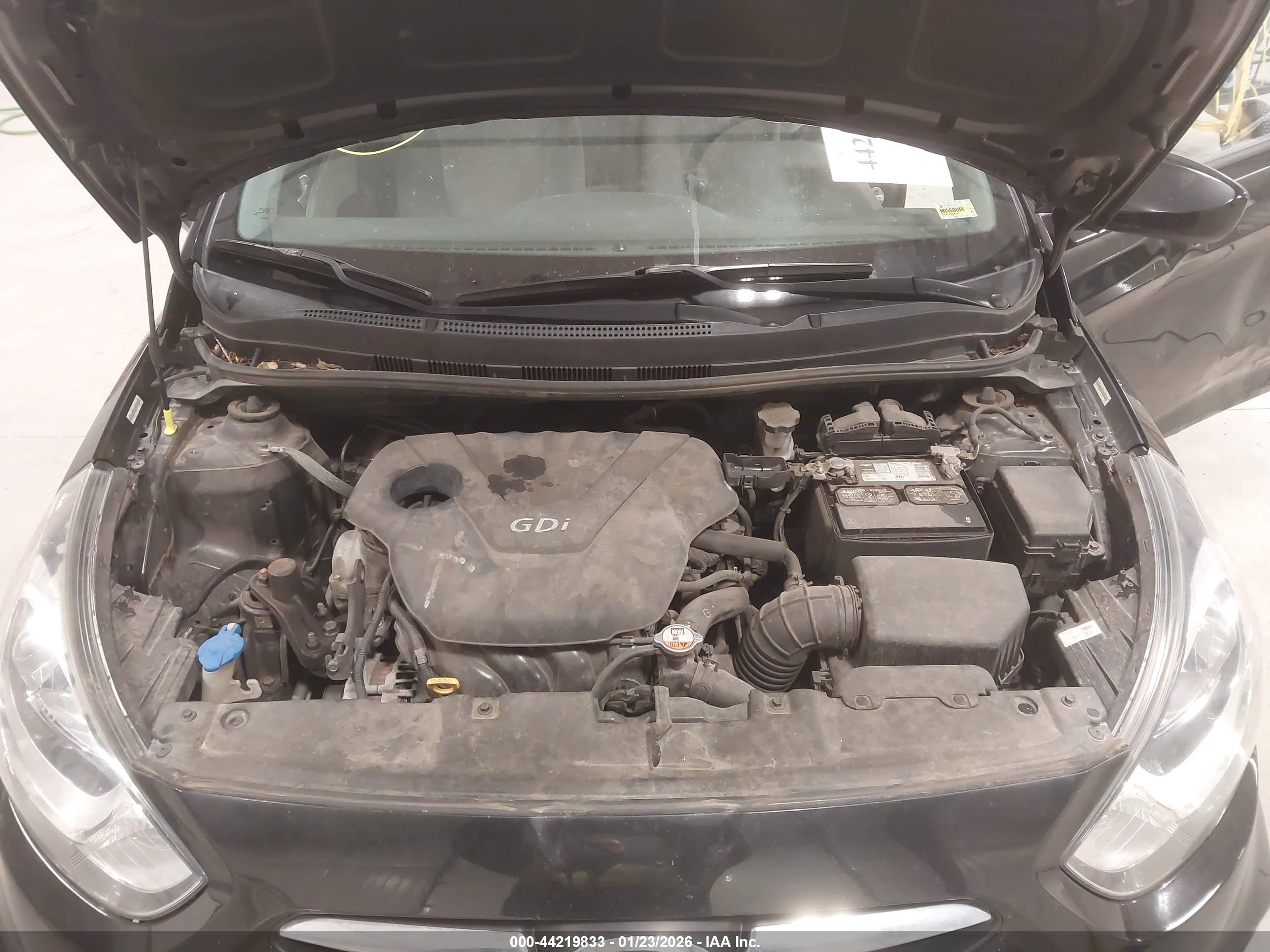HYUNDAI ACCENT image 10