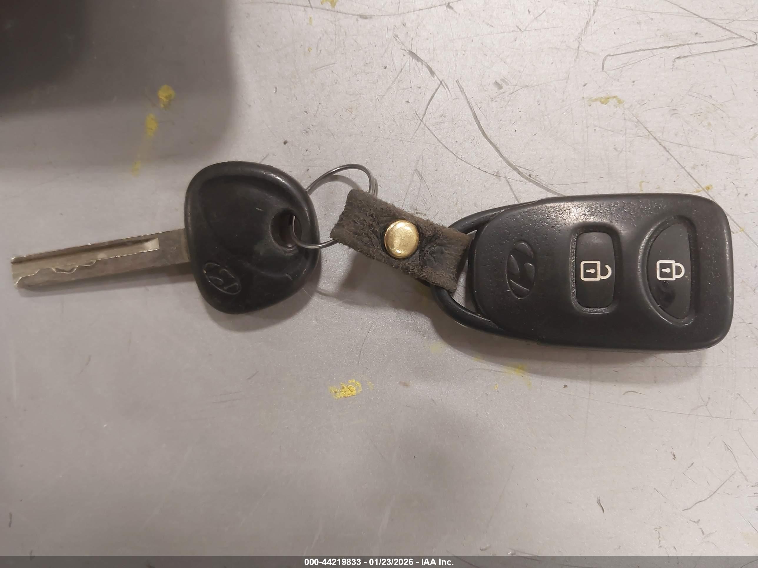 HYUNDAI ACCENT image 11