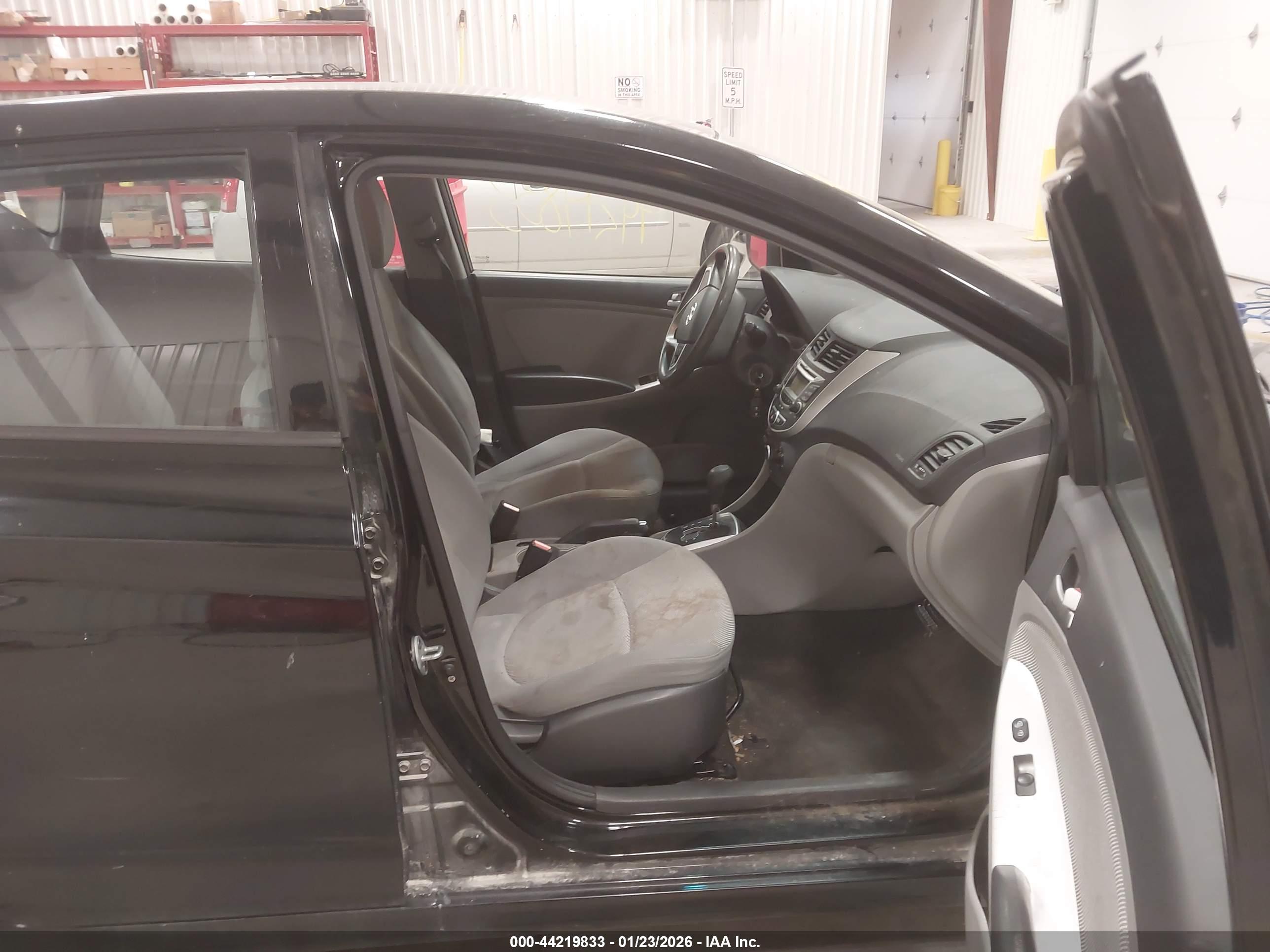 HYUNDAI ACCENT image 5