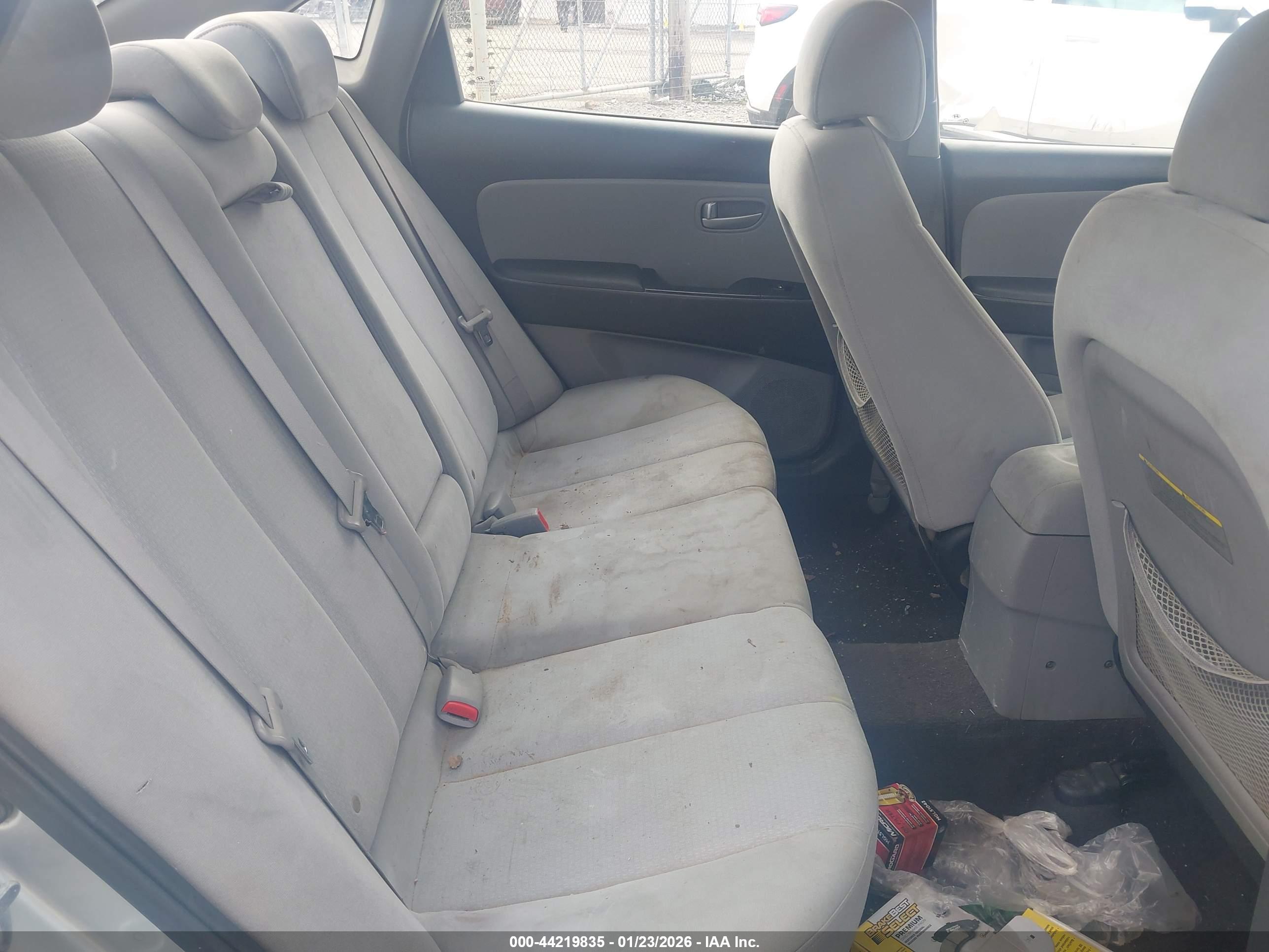 HYUNDAI ELANTRA image 8
