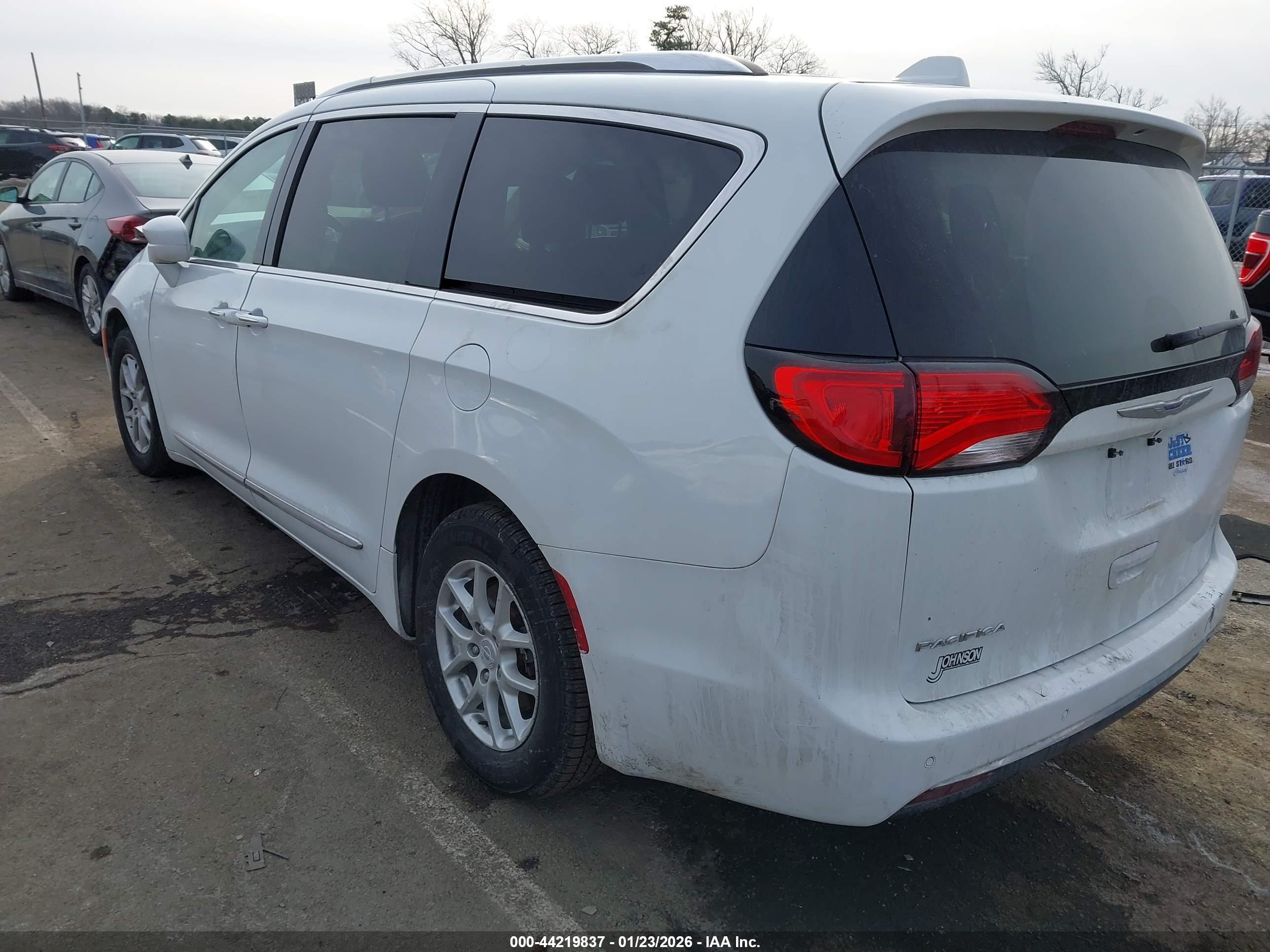 CHRYSLER PACIFICA image 3