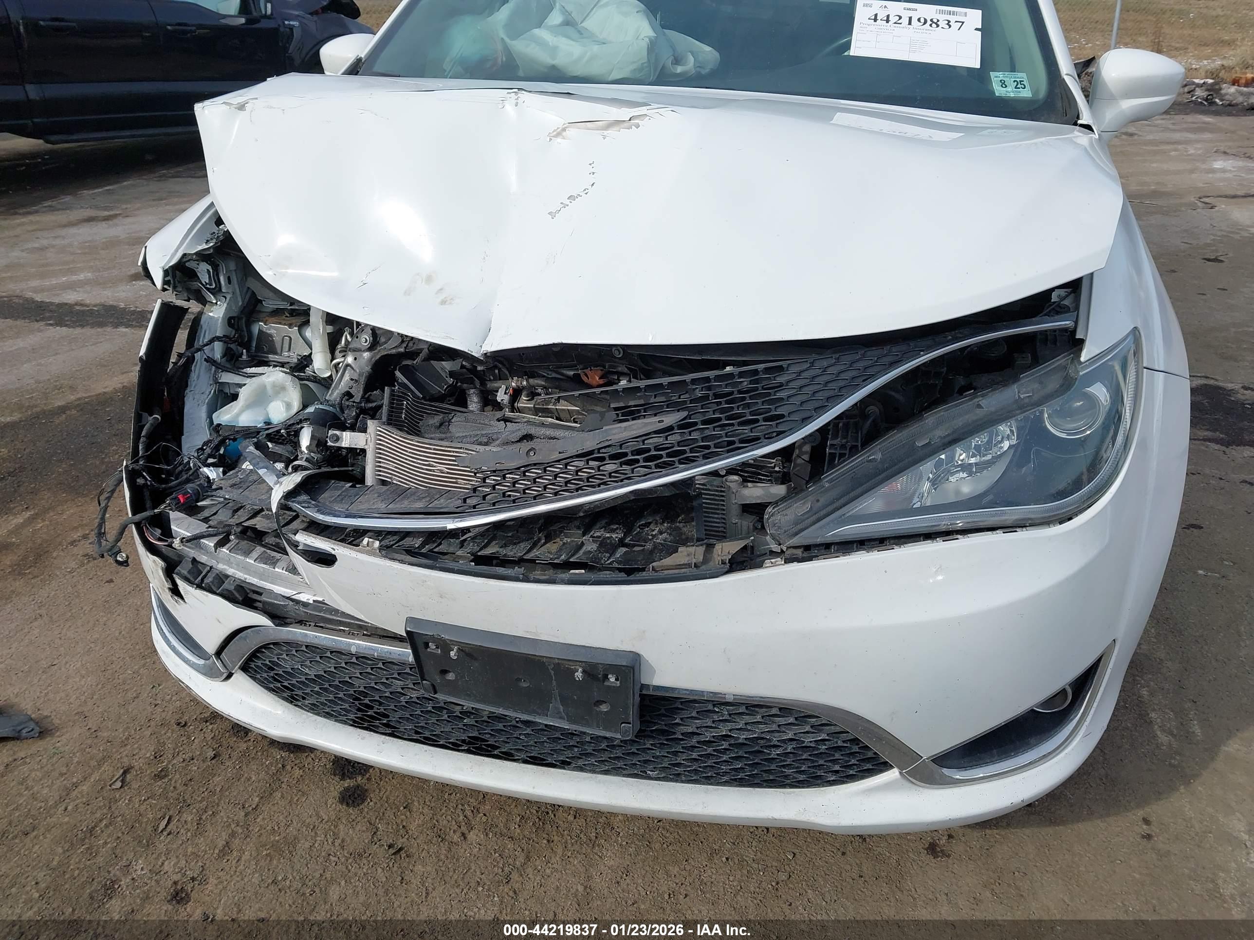 CHRYSLER PACIFICA image 6