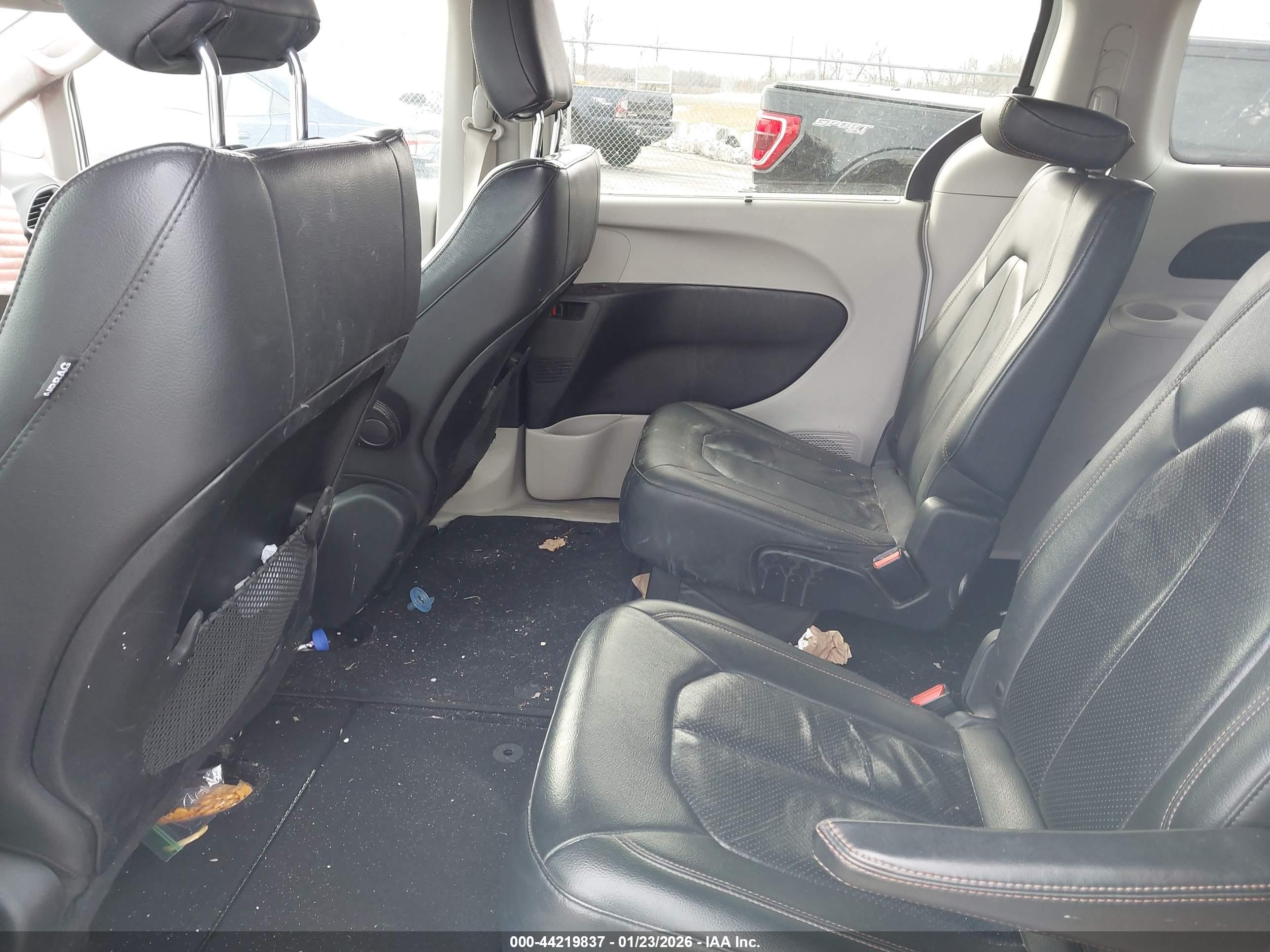 CHRYSLER PACIFICA image 8