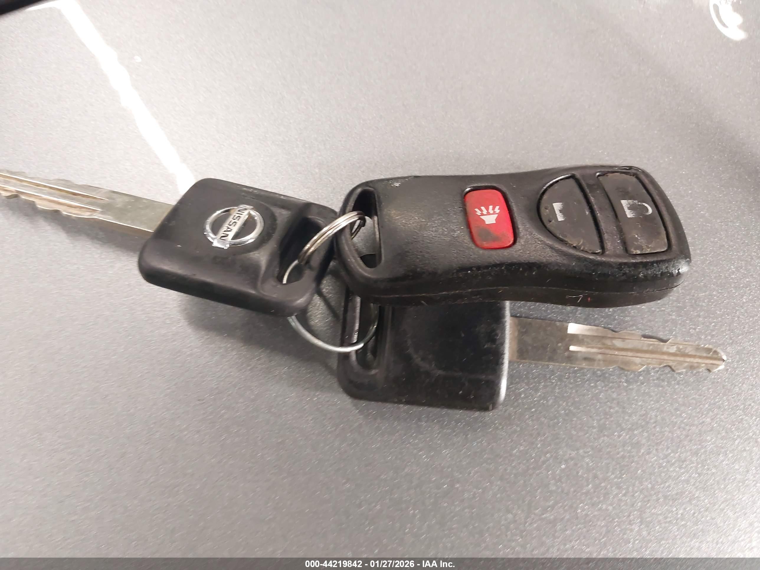 NISSAN VERSA image 11