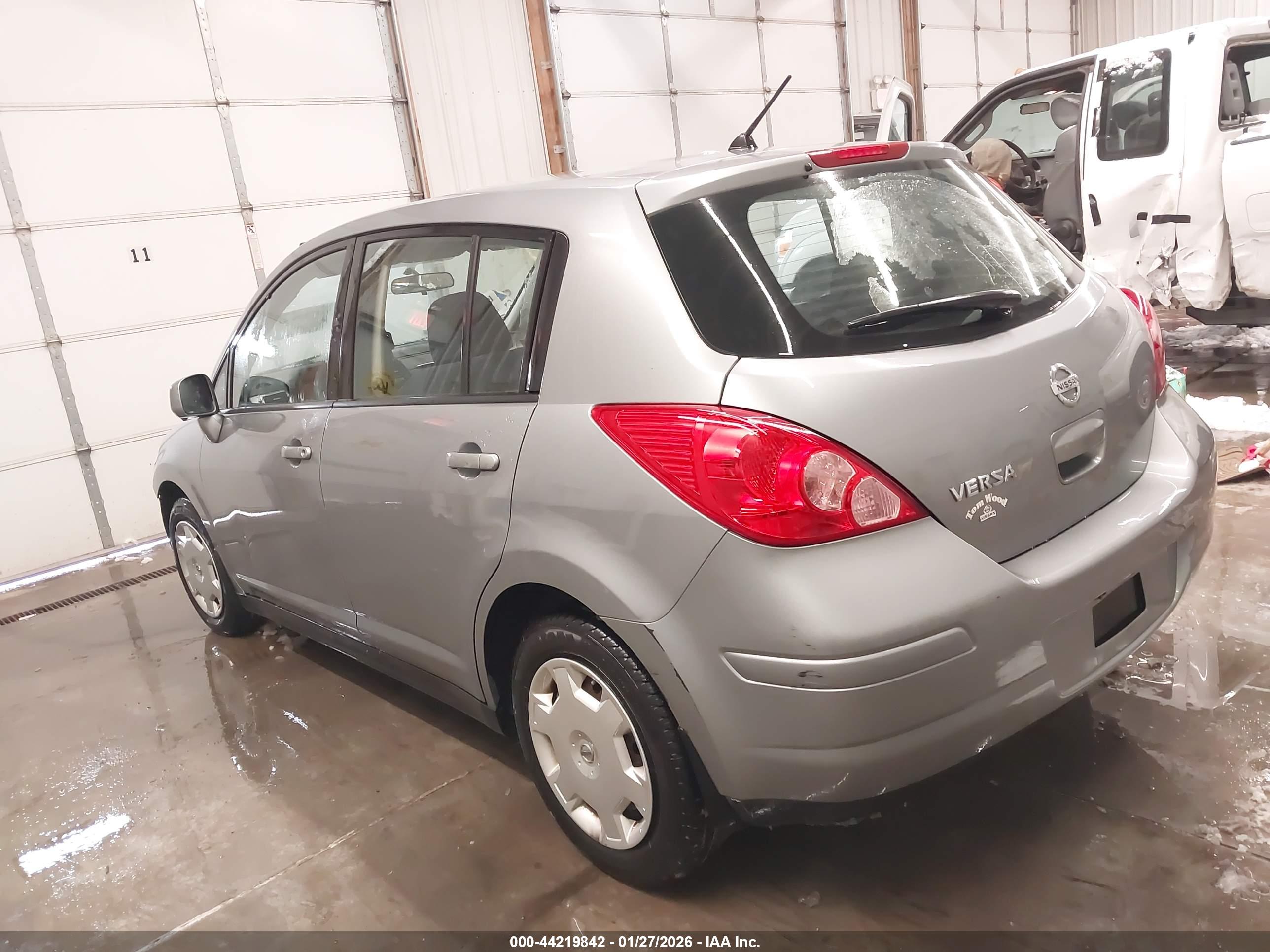 NISSAN VERSA image 3