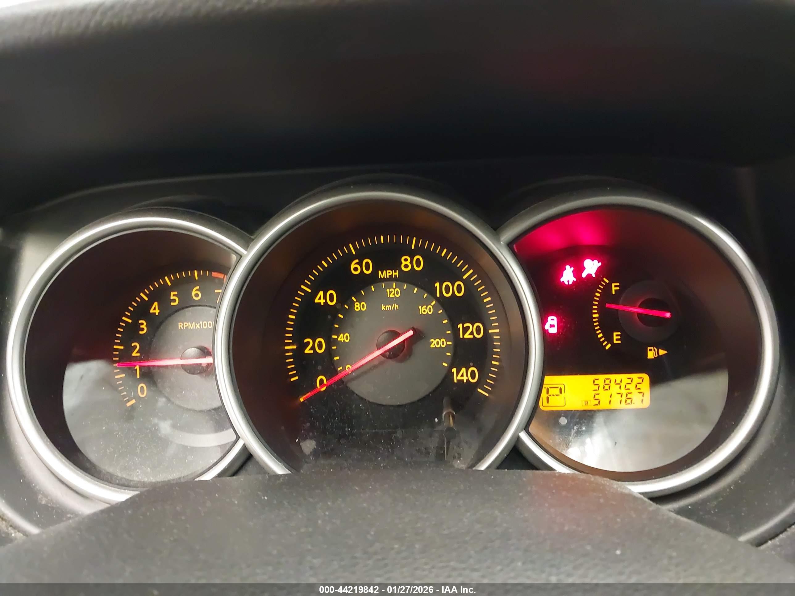 NISSAN VERSA image 7