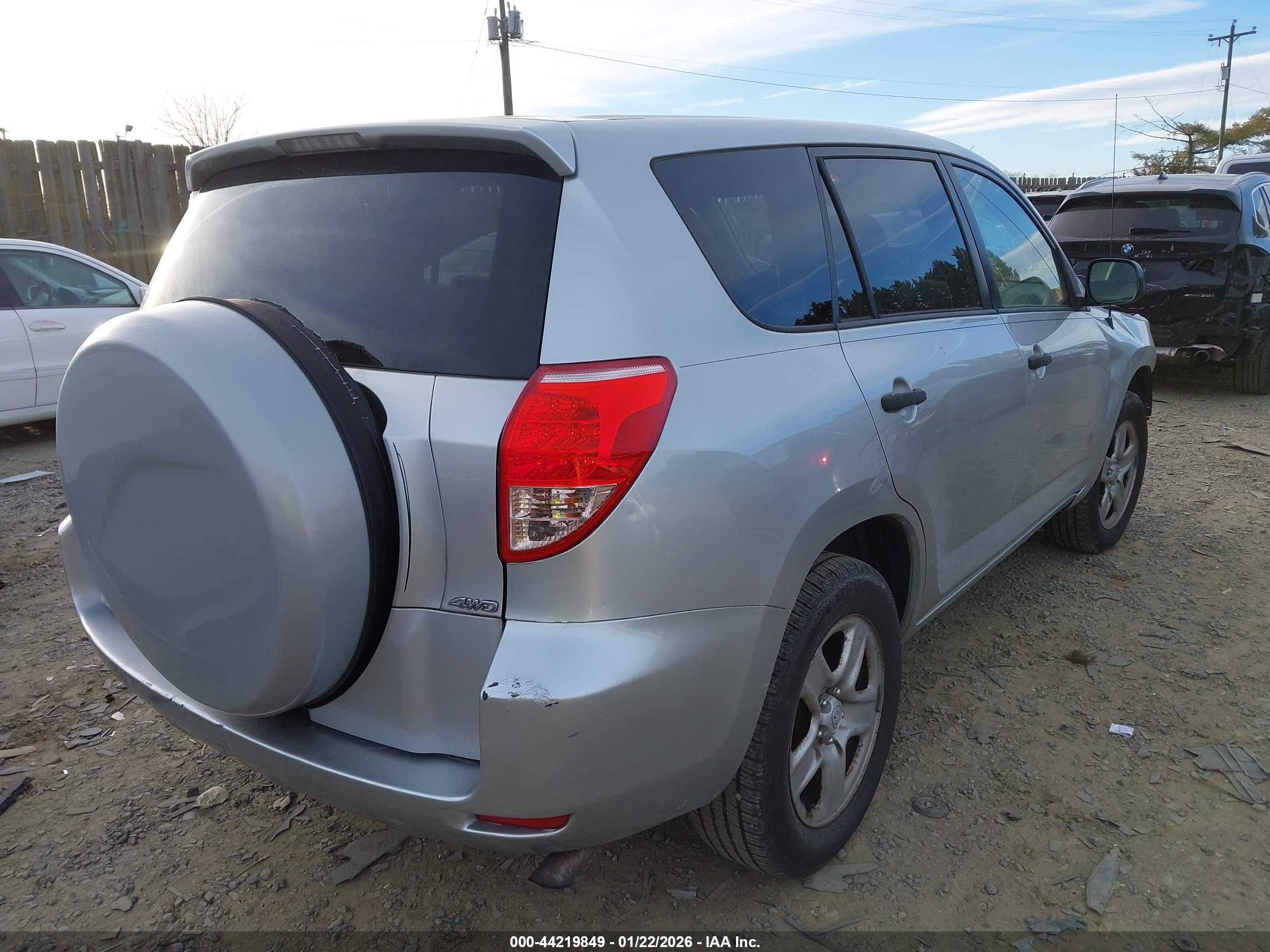 TOYOTA RAV4 image 4